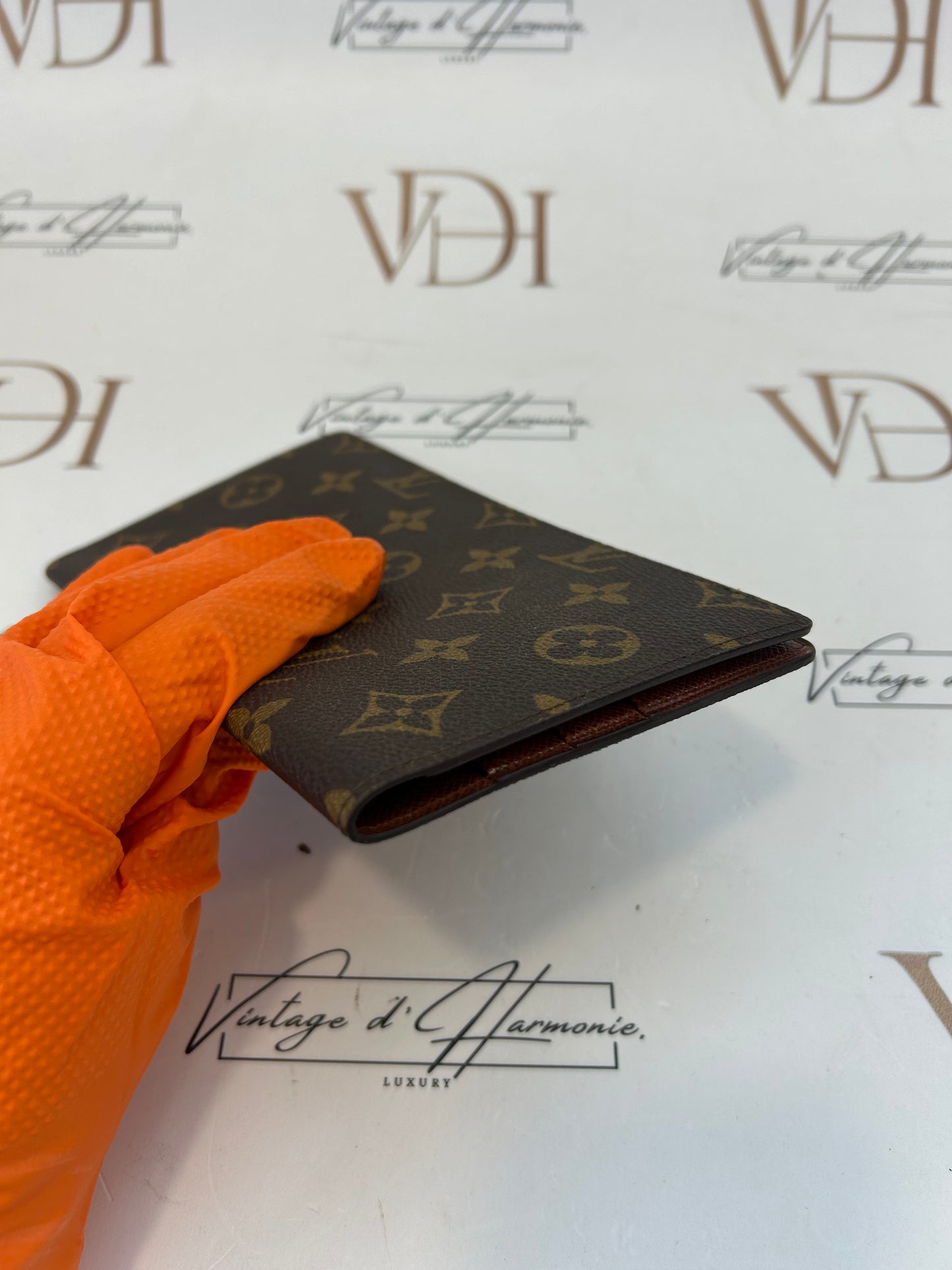 017344 - LV Wallet