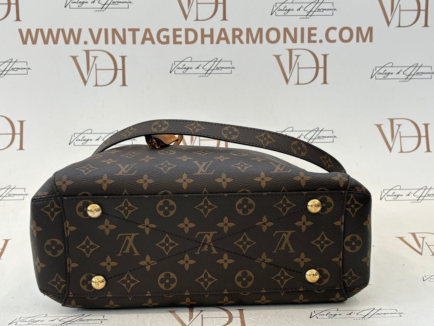 018231 - Louis Vuitton Montaigne