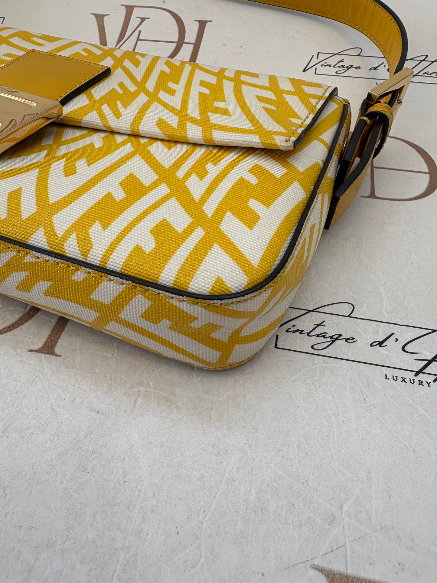 383618 - Fendi Baguette