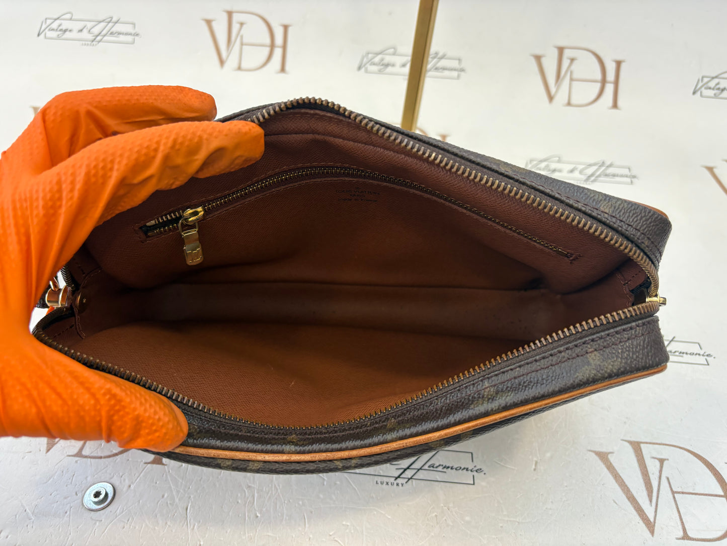 018116 - Louis Vuitton Dragonne GM