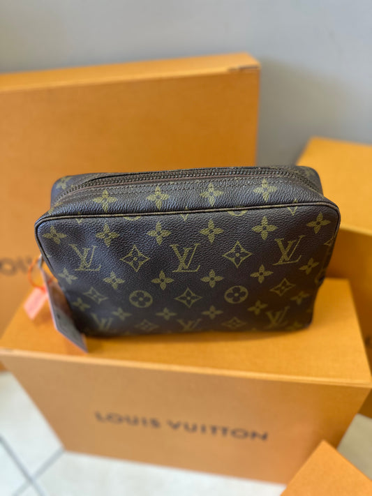 Louis Vuitton Trousse 23