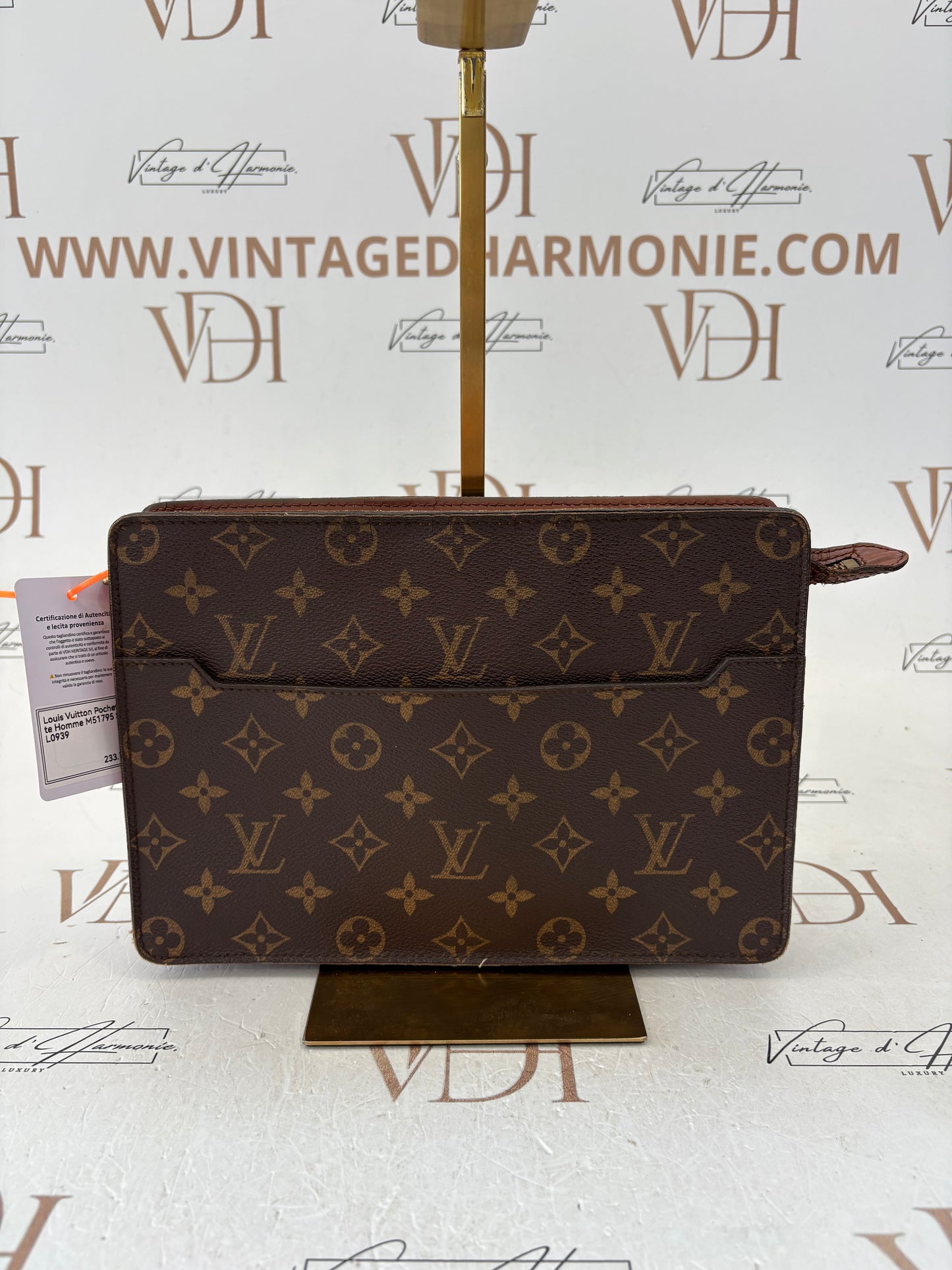 018390 - Louis Vuitton Pochette Homme