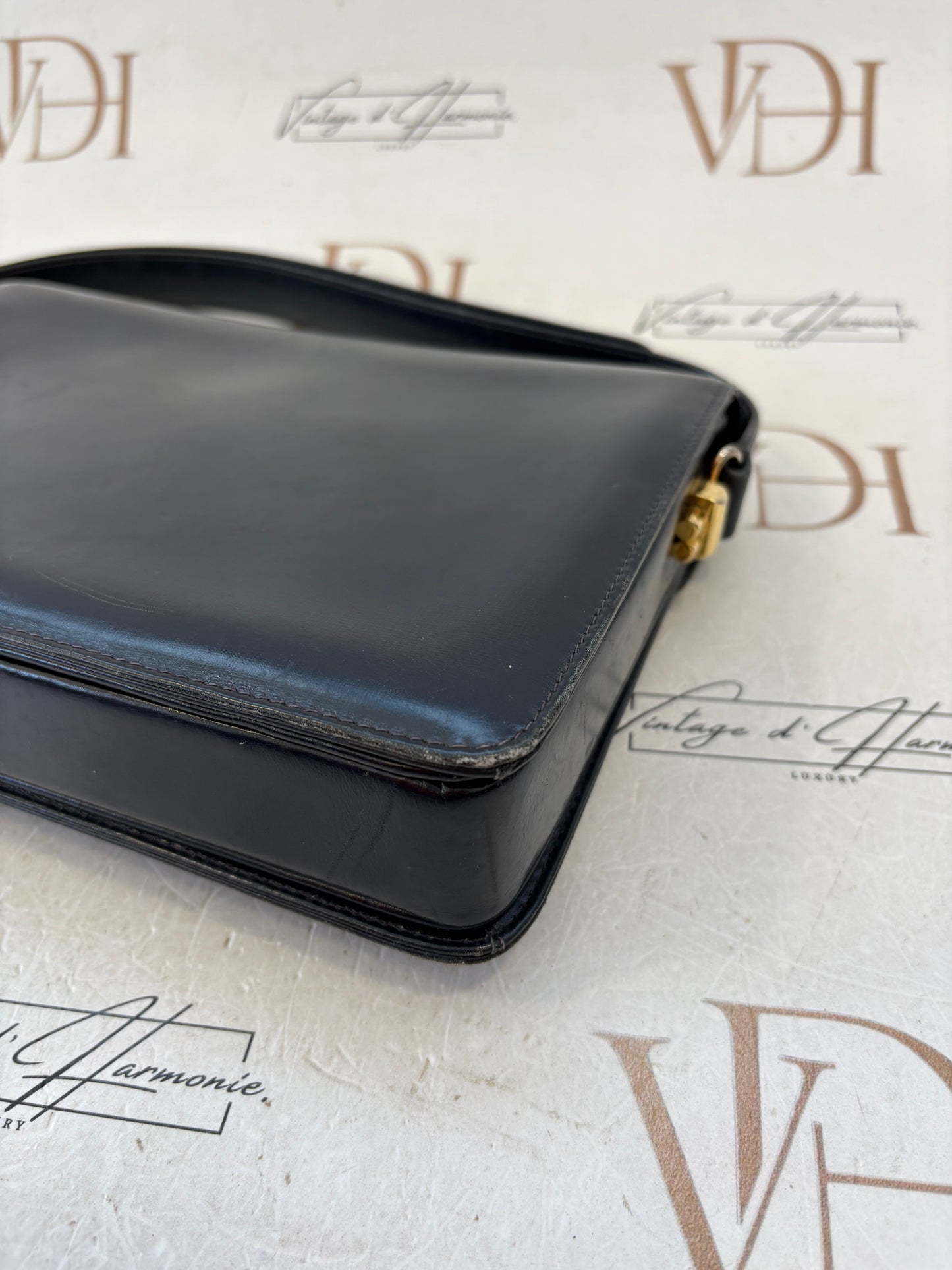 018214 - Gucci Tiger Eye