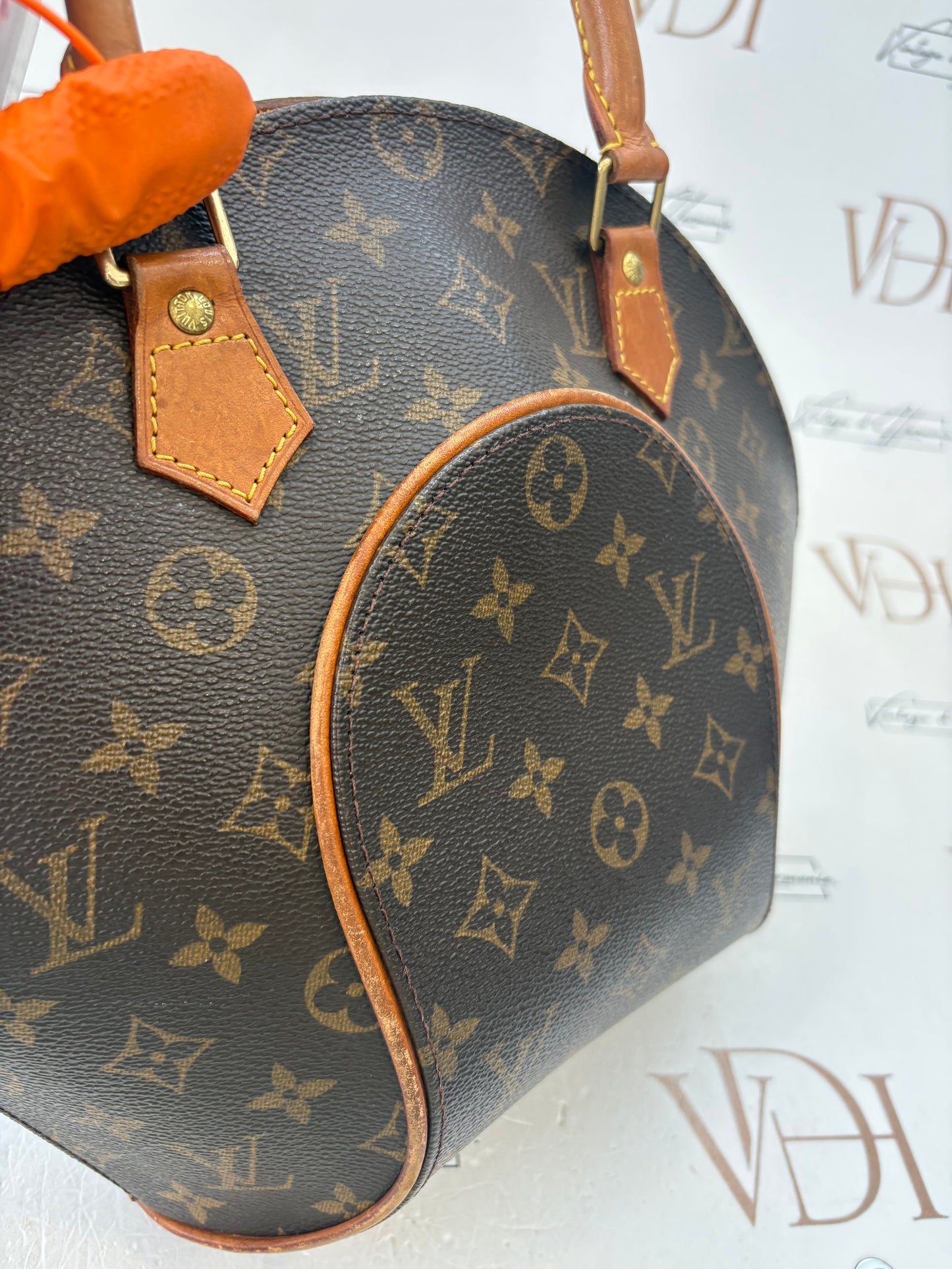 018610 - Louis Vuitton Ellipse PM
