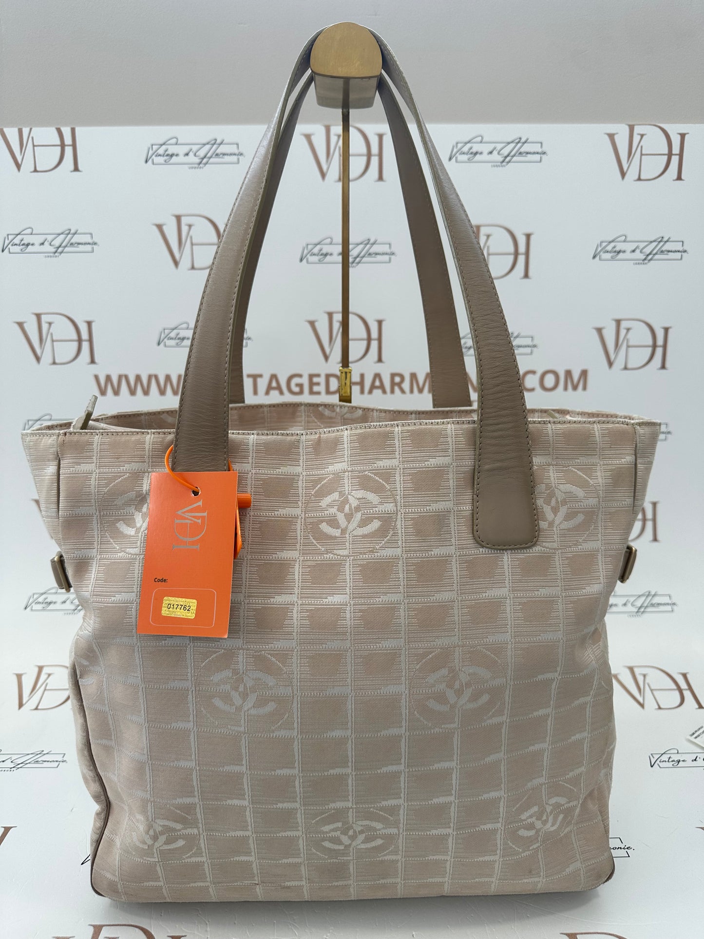 017762 - Chanel Beige Jacquard Nylon