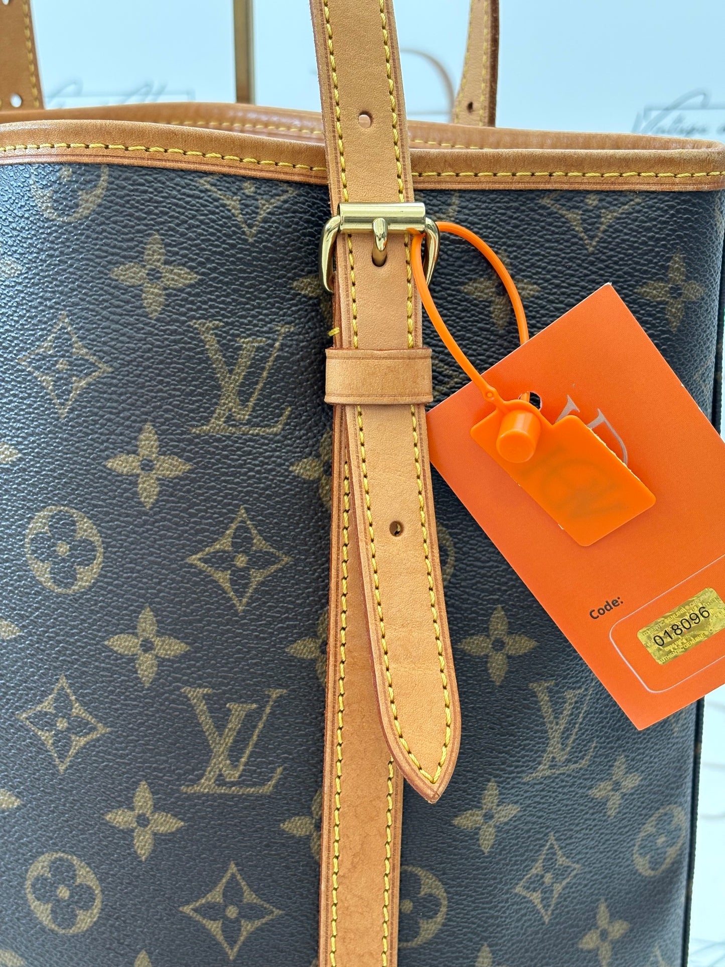 018096 - Louis Vuitton Bucket