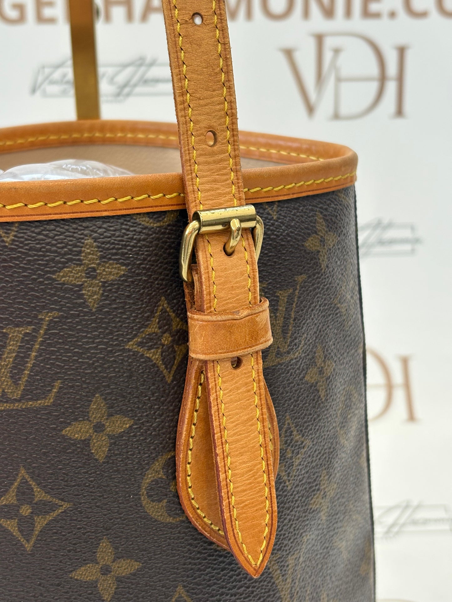 018189 - Louis Vuitton Bucket PM