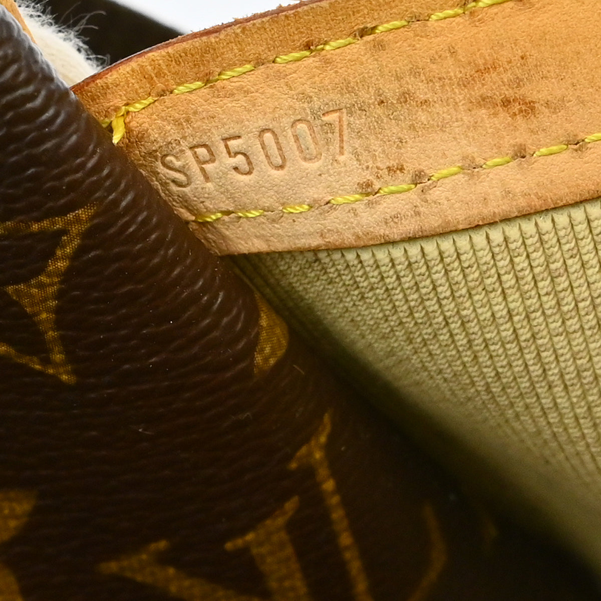 Louis Vuitton Reporter PM