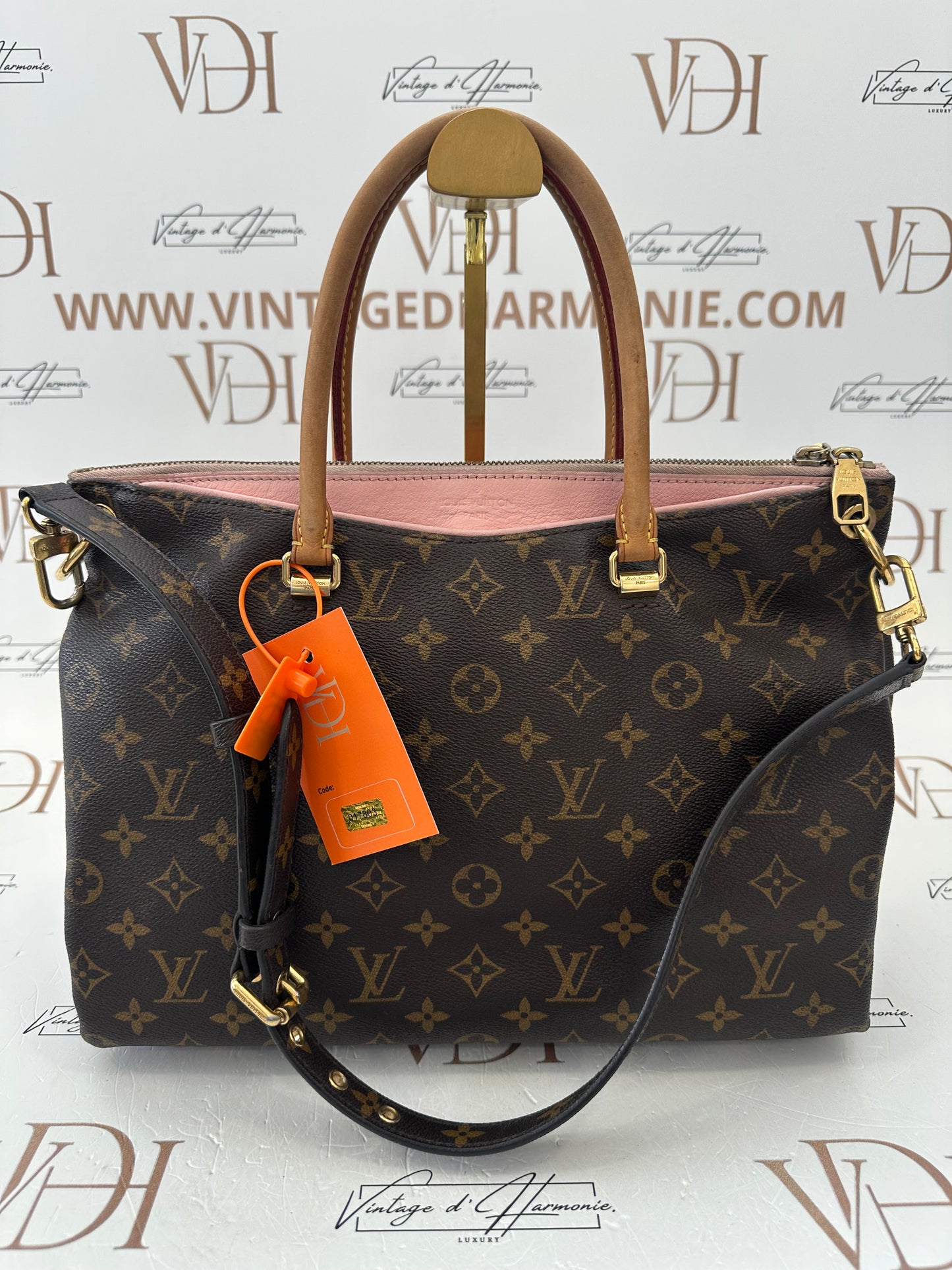 017803 - Louis Vuitton Pallas