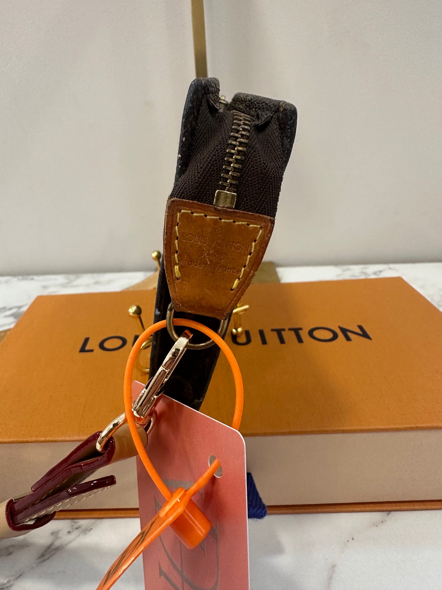 Louis Vuitton Pochette Bucket