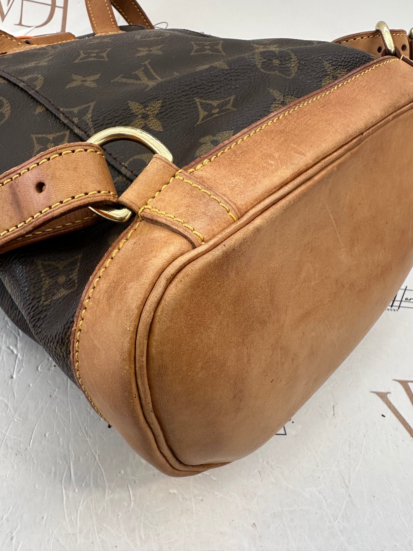 017912 - Louis Vuitton Montsouris MM