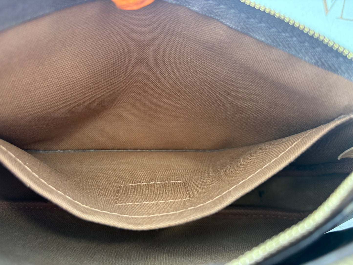 201426 - Louis Vuitton Multipochette