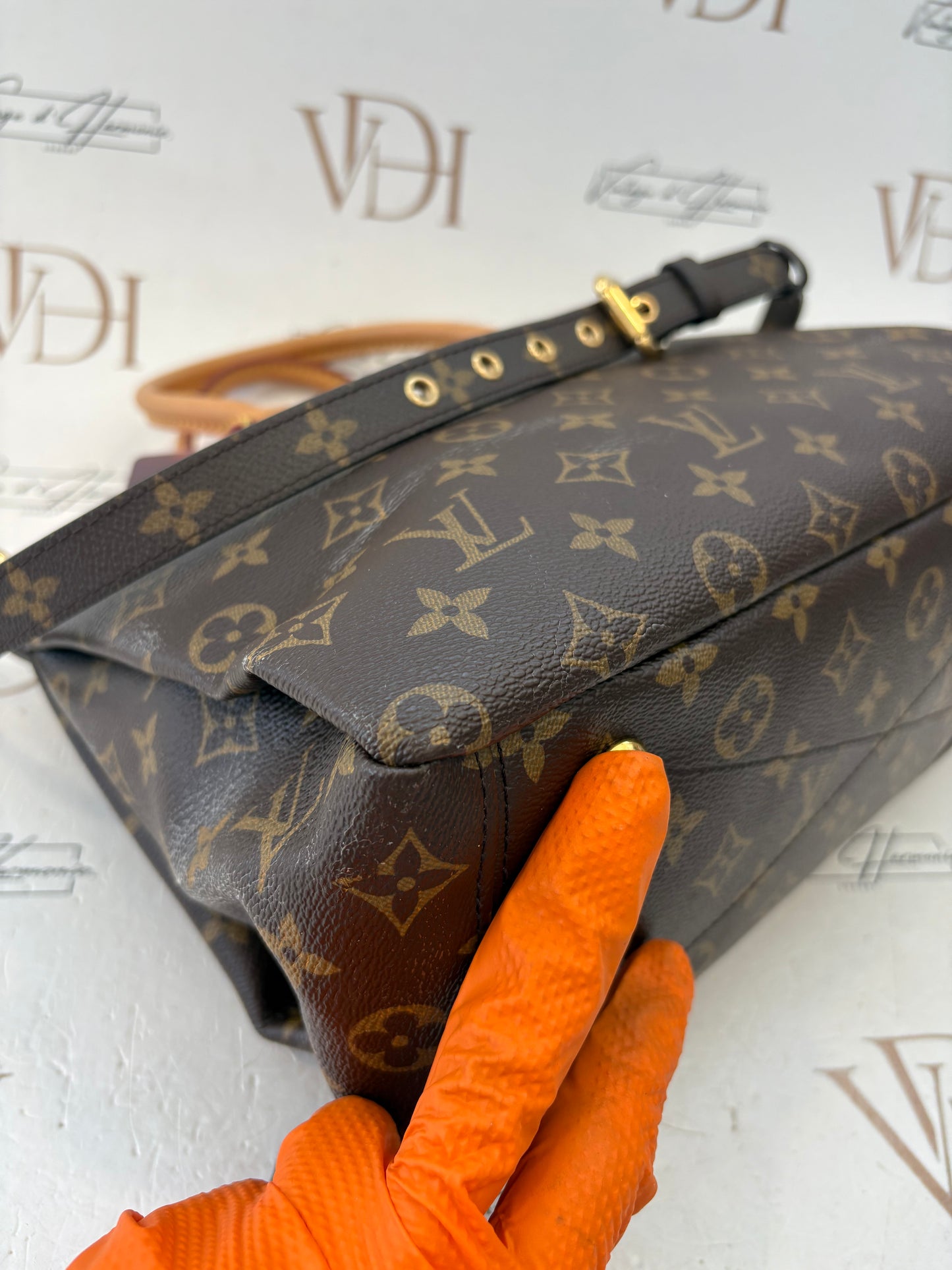 201112 - Louis Vuitton Pallas