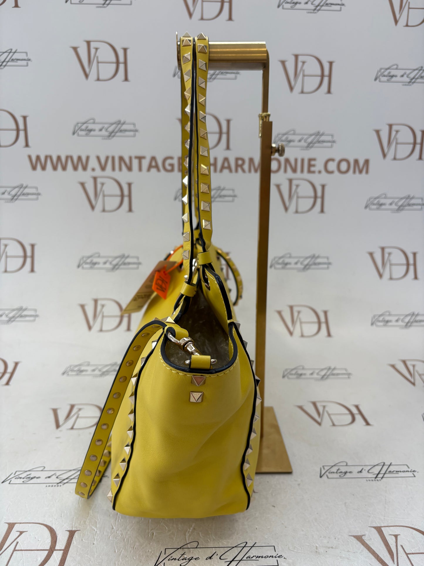 018339 - Valentino Rockstud Yellow