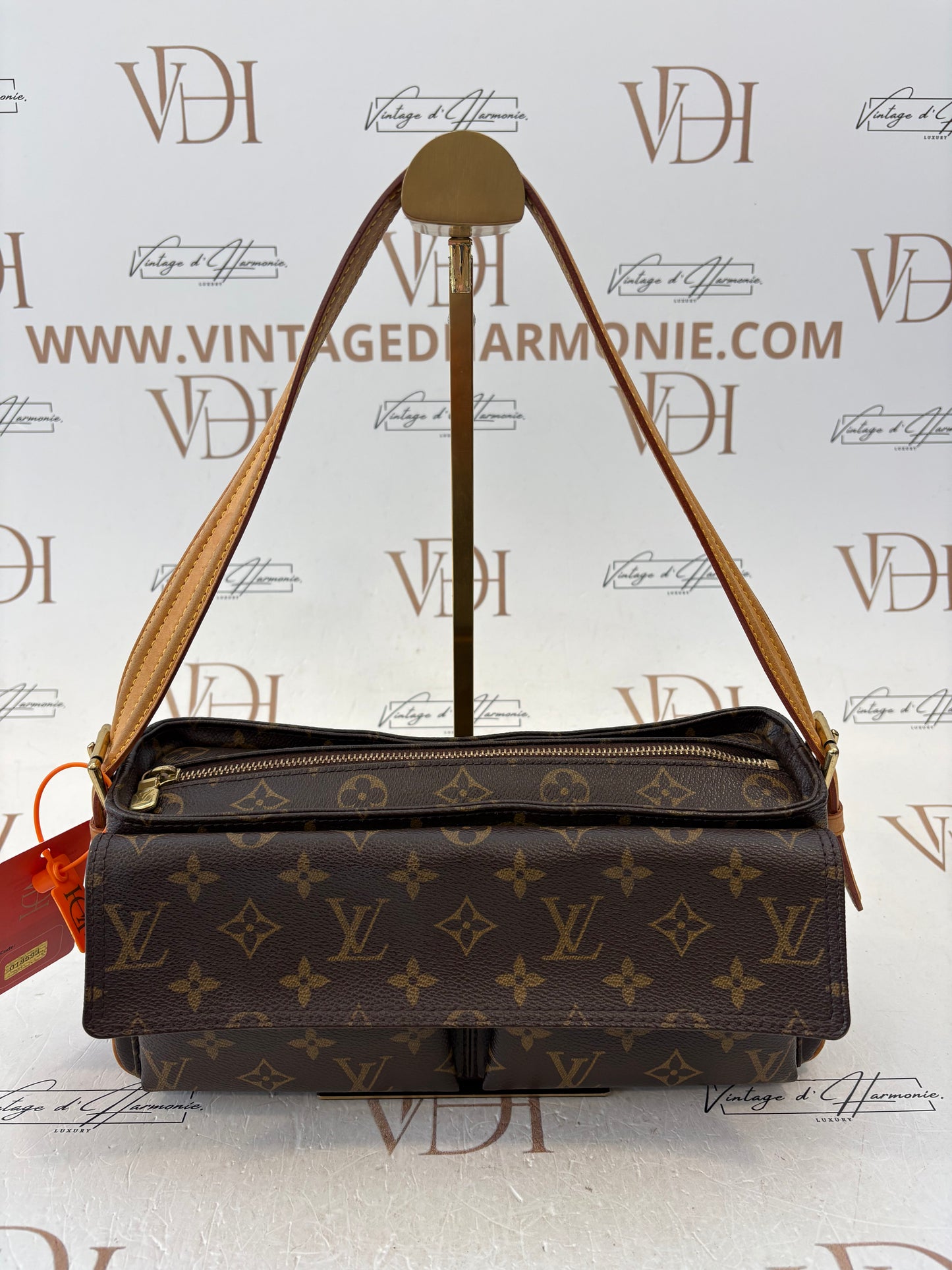 018593 - Louis Vuitton Viva Cite MM