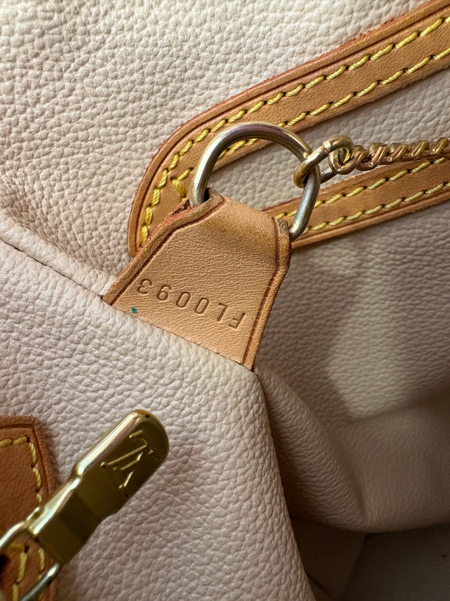 017657 - Louis Vuitton Bucket PM