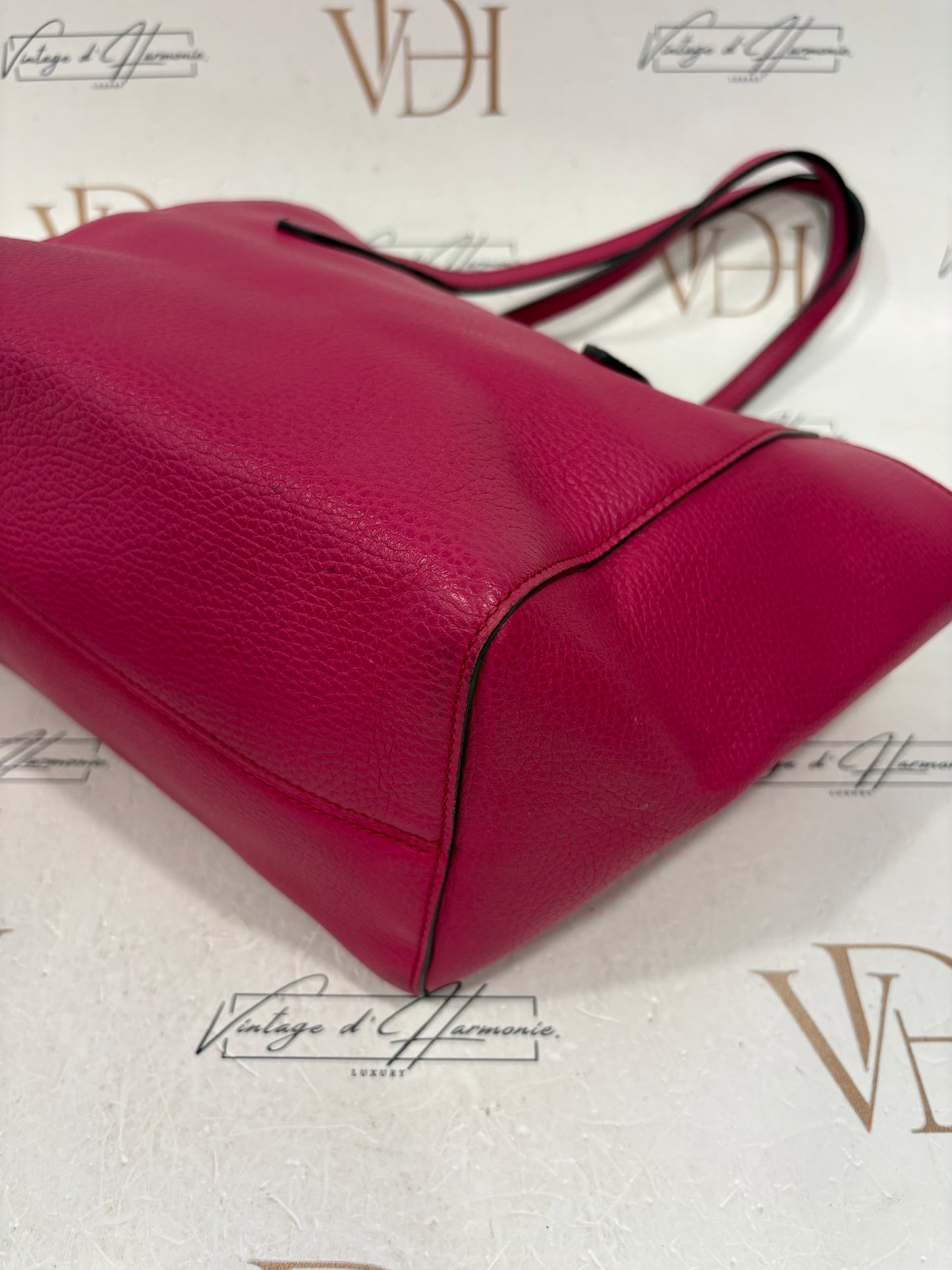201590 - Gucci Swing
