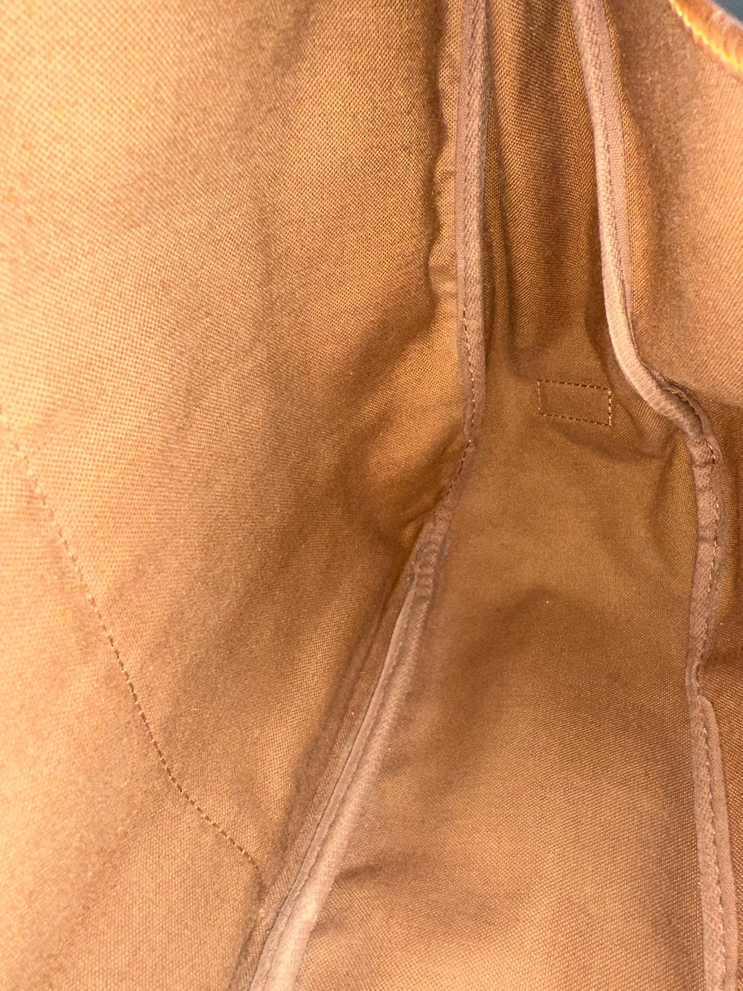 Louis Vuitton Saumur 35