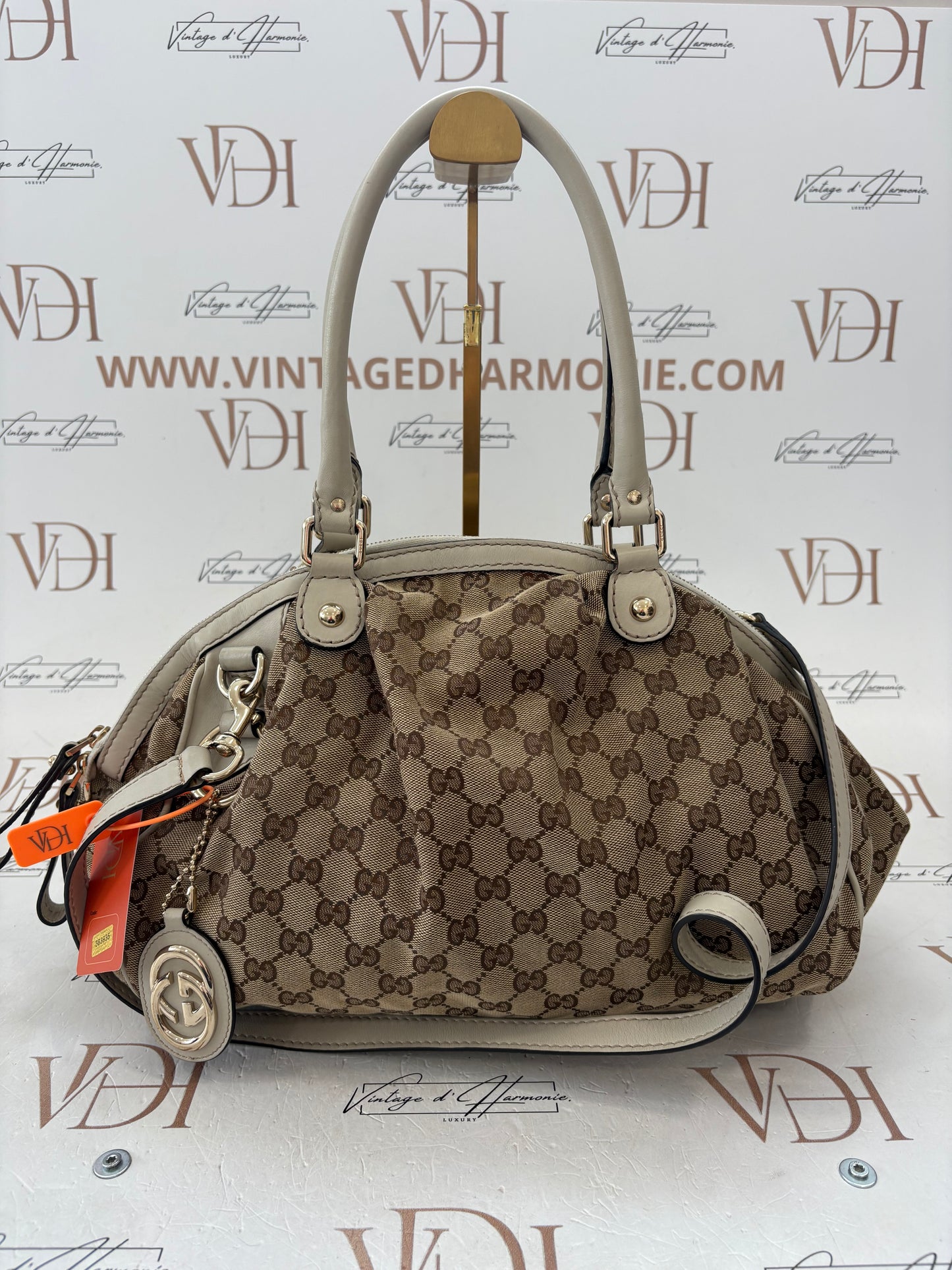 383935 - Gucci Sukey