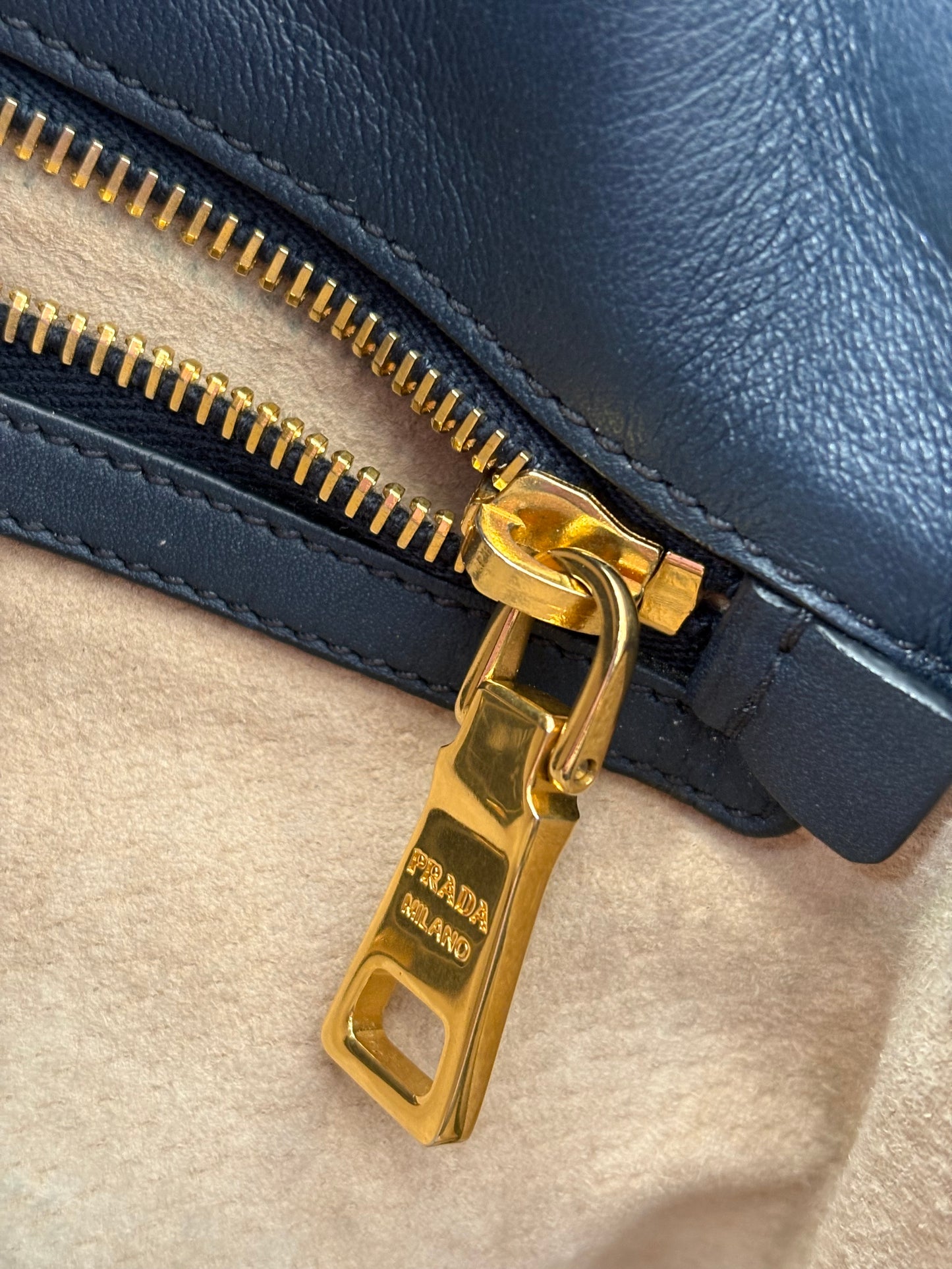 383521 - Prada Tote