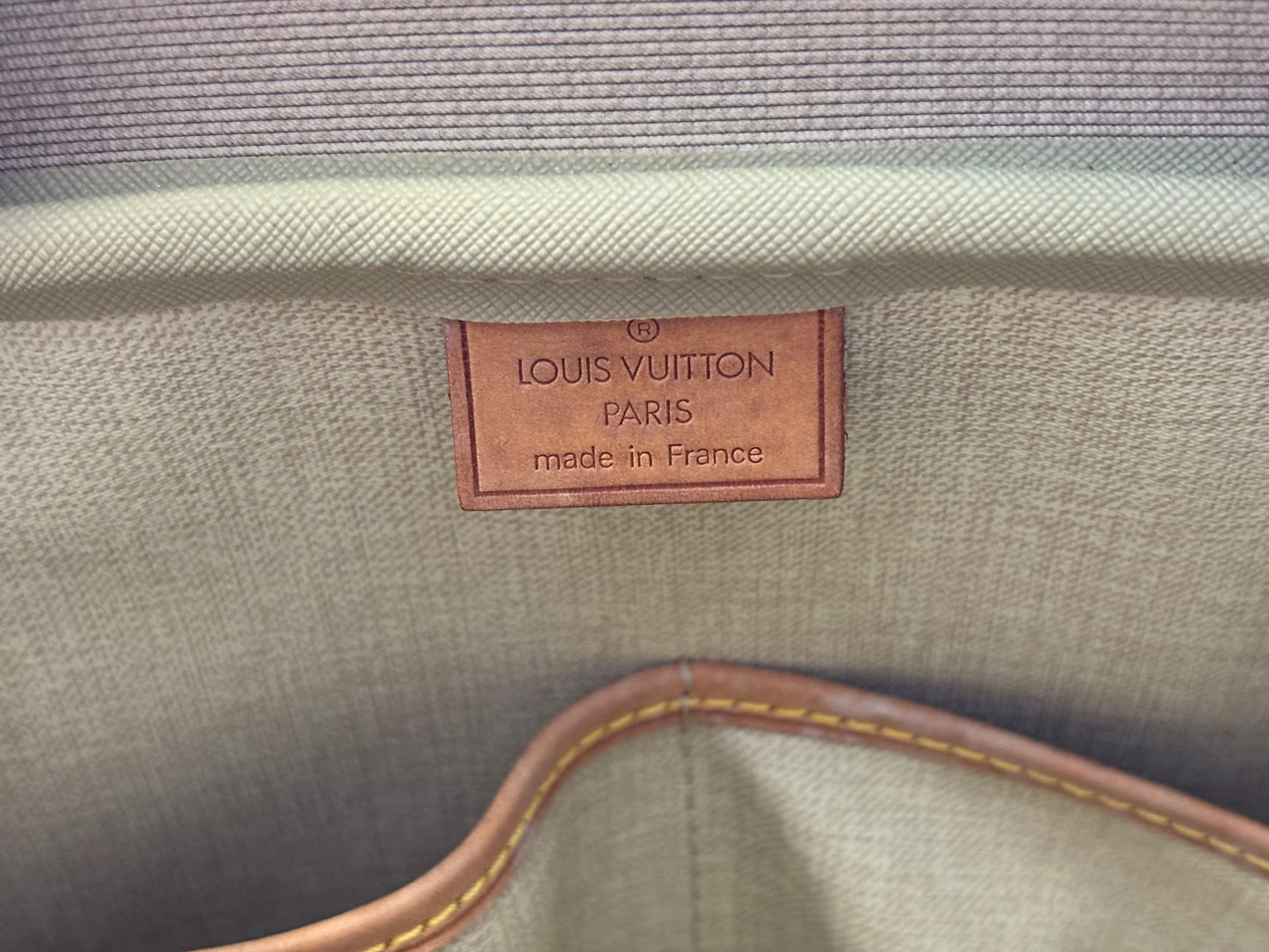 018950 - Louis Vuitton Deauville
