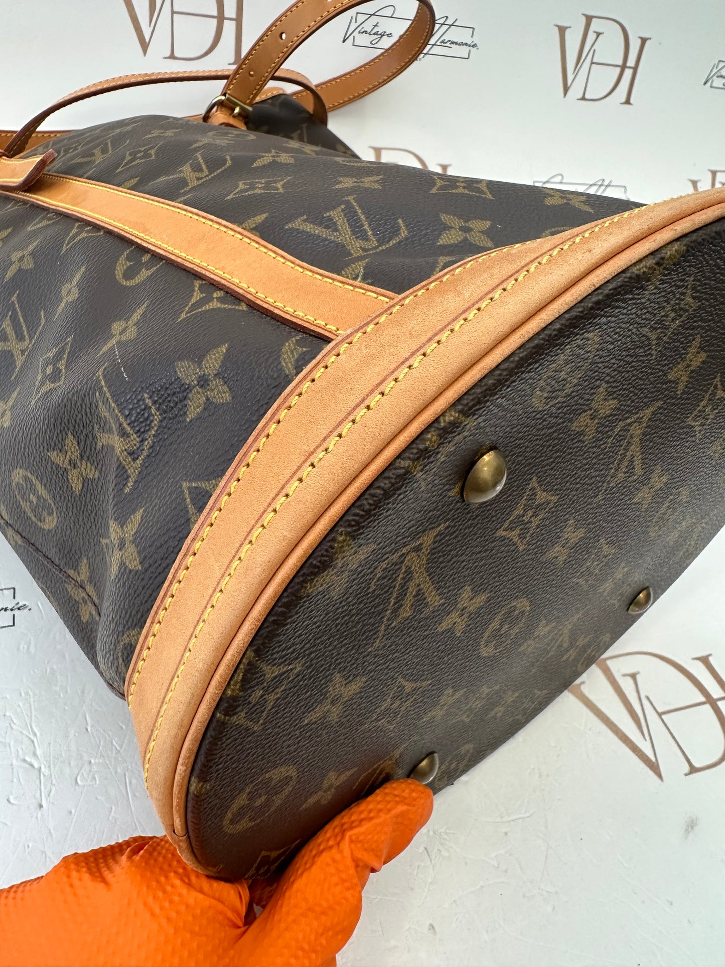 017860 - Louis Vuitton Bucket GM