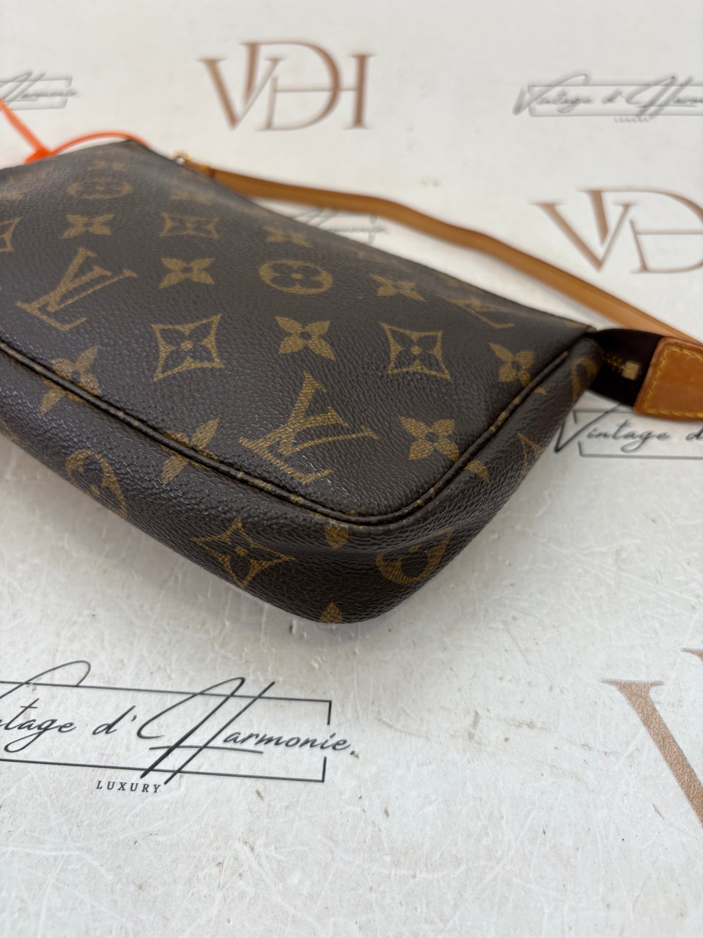 018355 - Louis Vuitton Pochette Accessoires