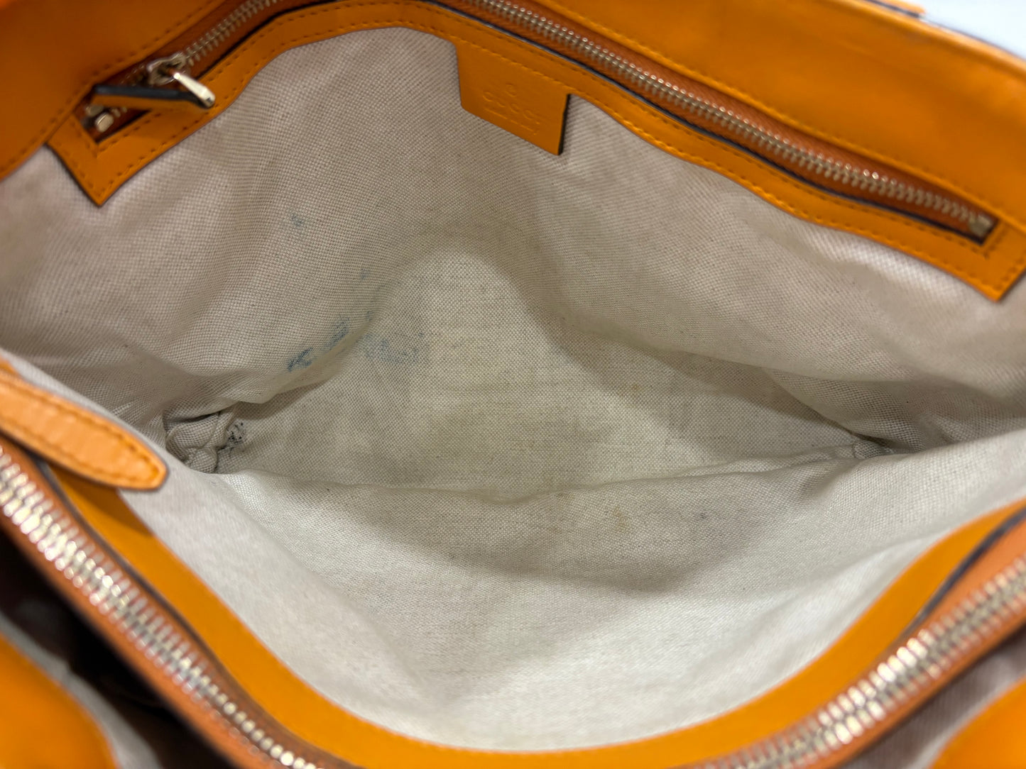 200956 - Gucci Orange
