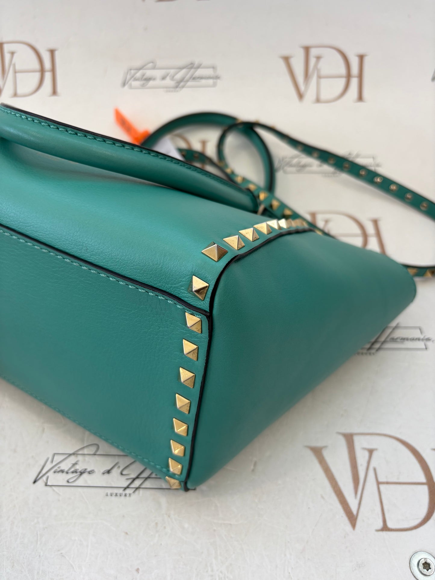 201117 - Valentino Rockstud