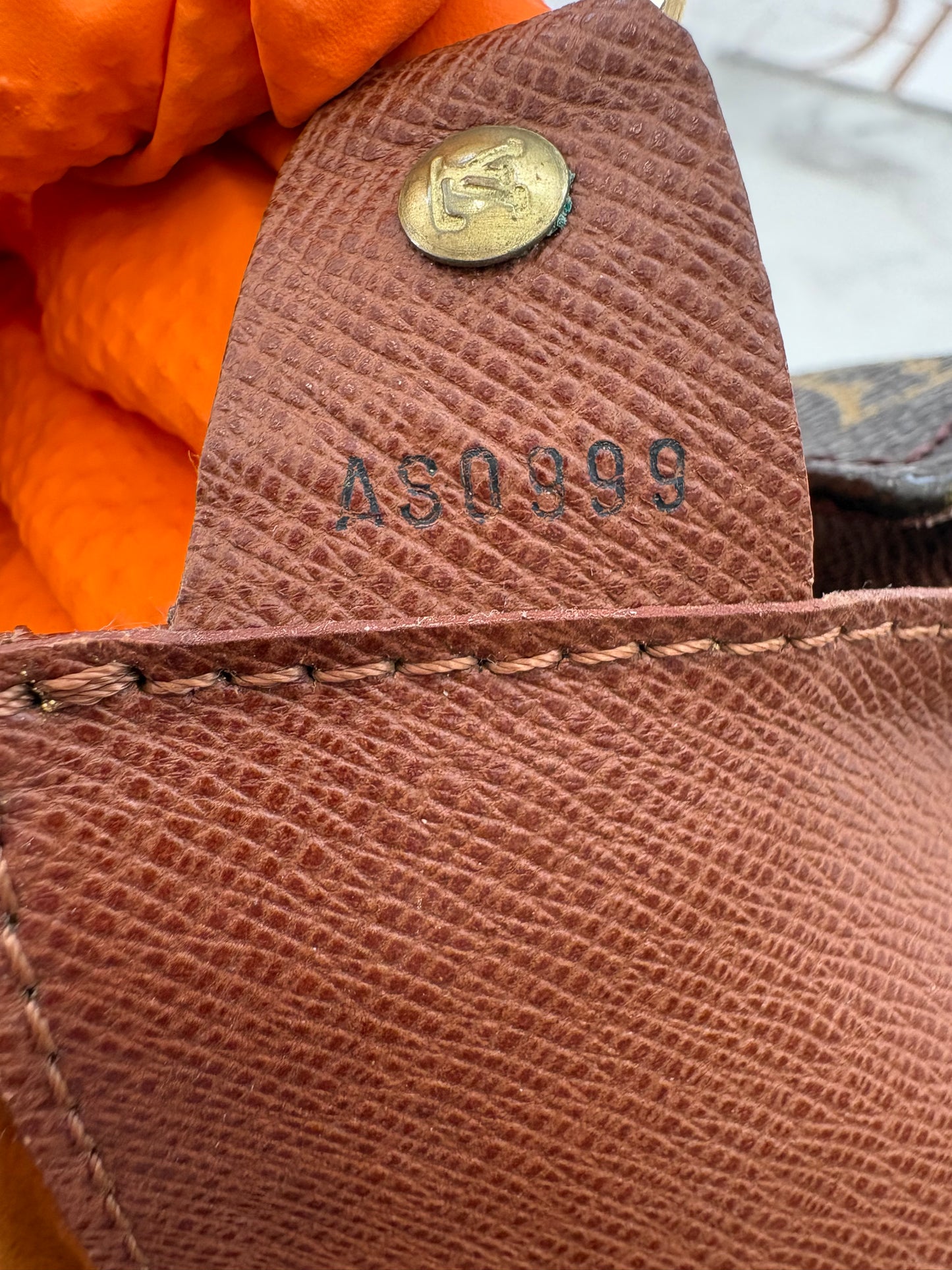 018990 - Louis Vuitton Musette