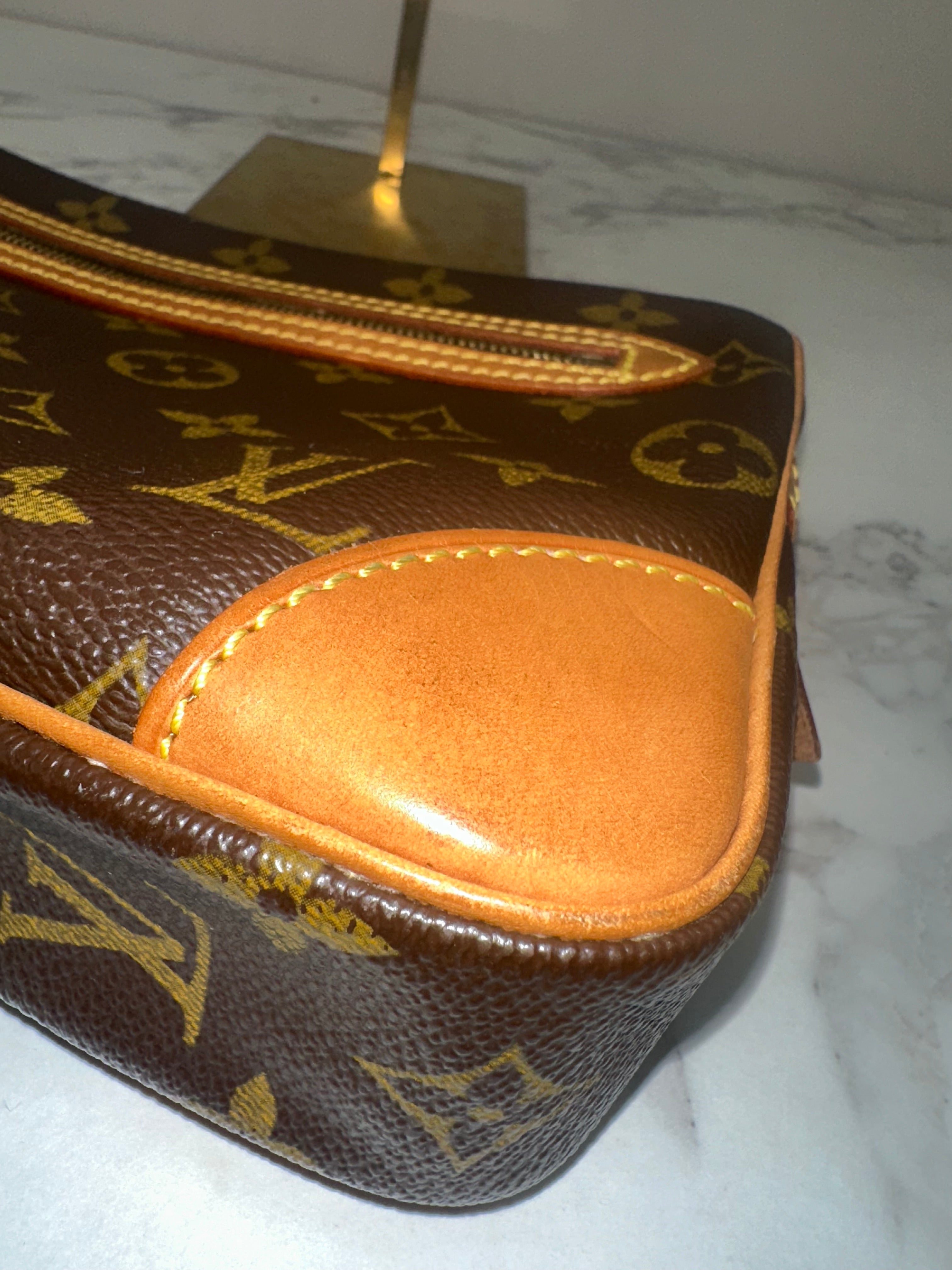 Louis Vuitton Dragonne GM