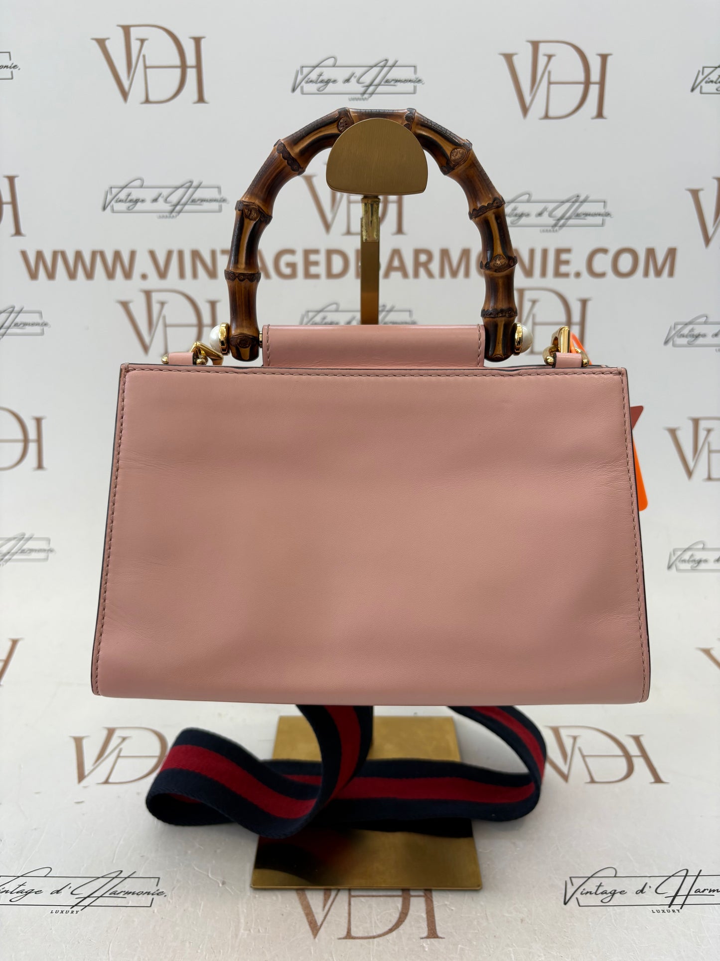 383839 - Gucci Nymphaea