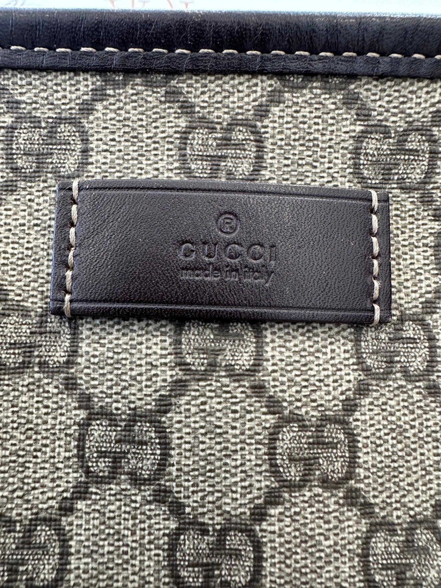 102612 - Gucci GG Supreme