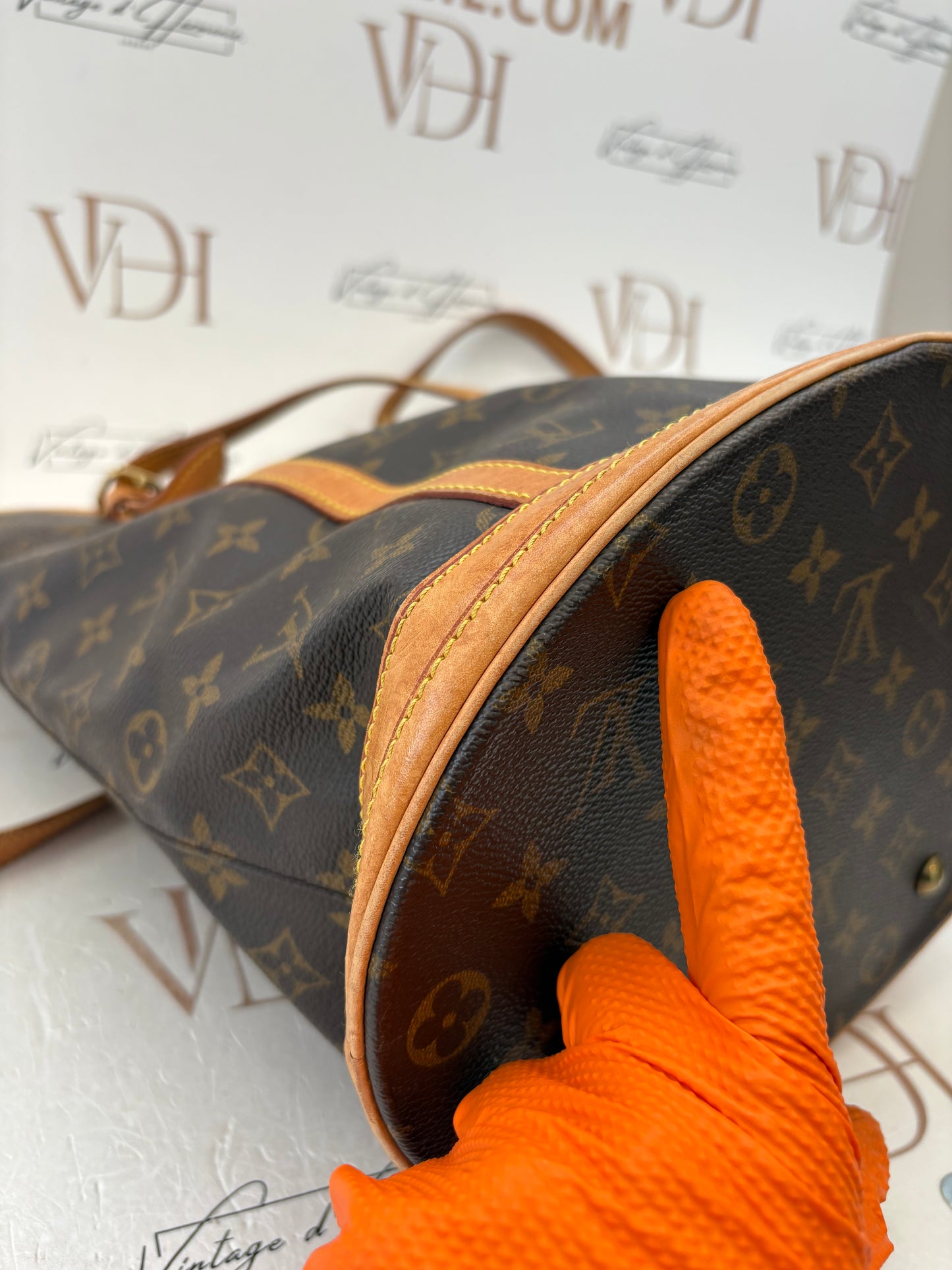 018844 - Louis Vuitton Bucket GM