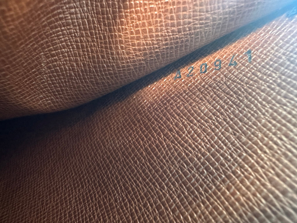 Louis Vuitton Monceau 28