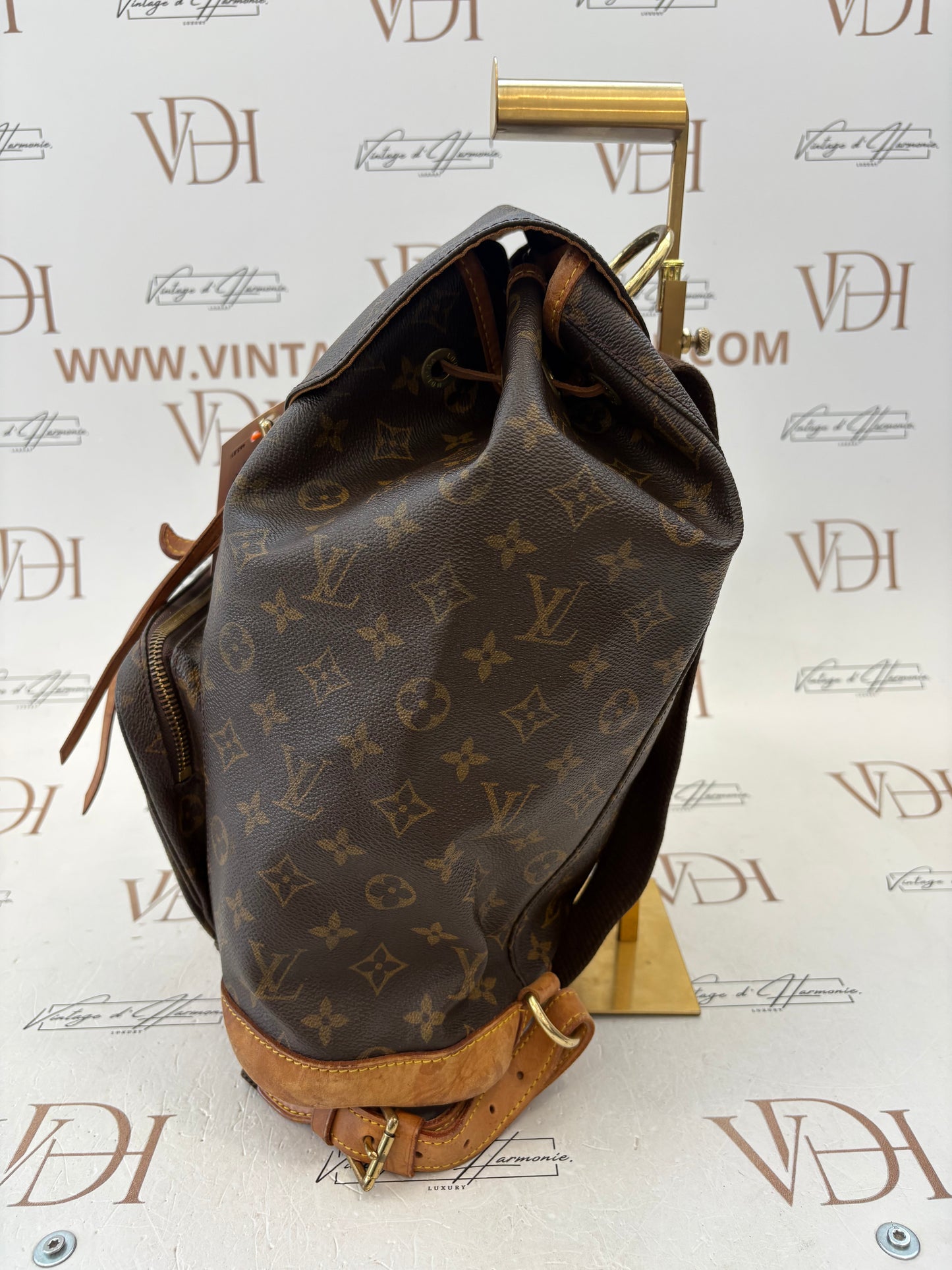 018121 - Louis Vuitton Montsouris GM