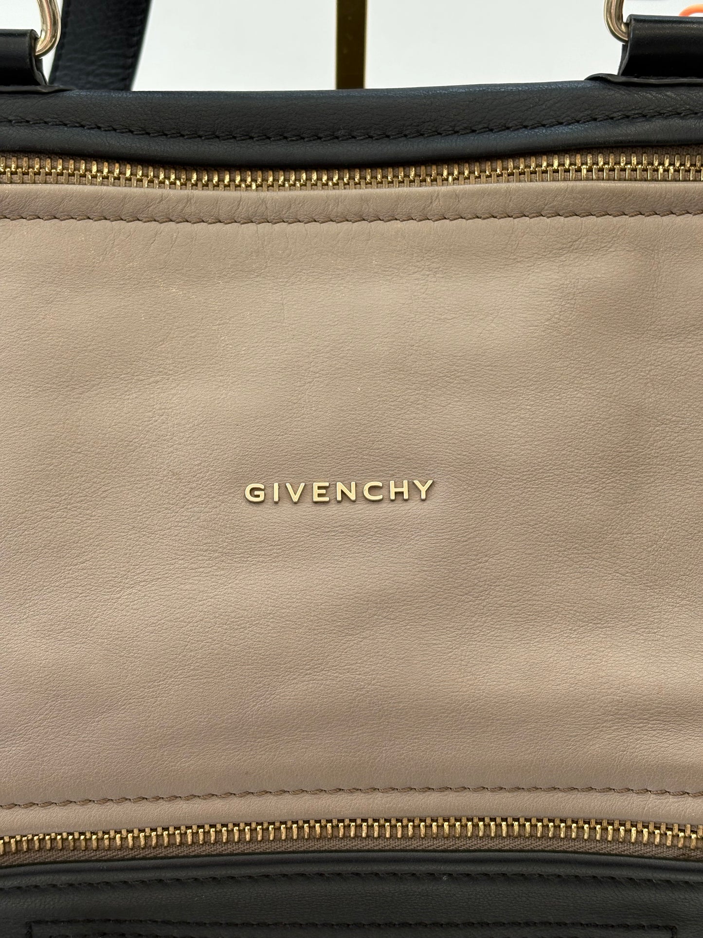 201275 - Givenchy Pandora