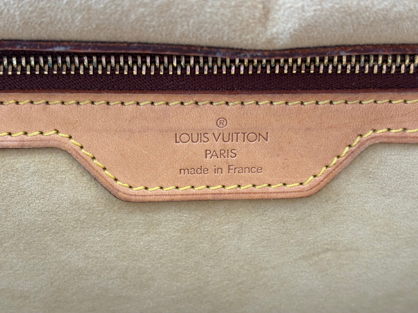 018300 - Louis Vuitton Porte Documents