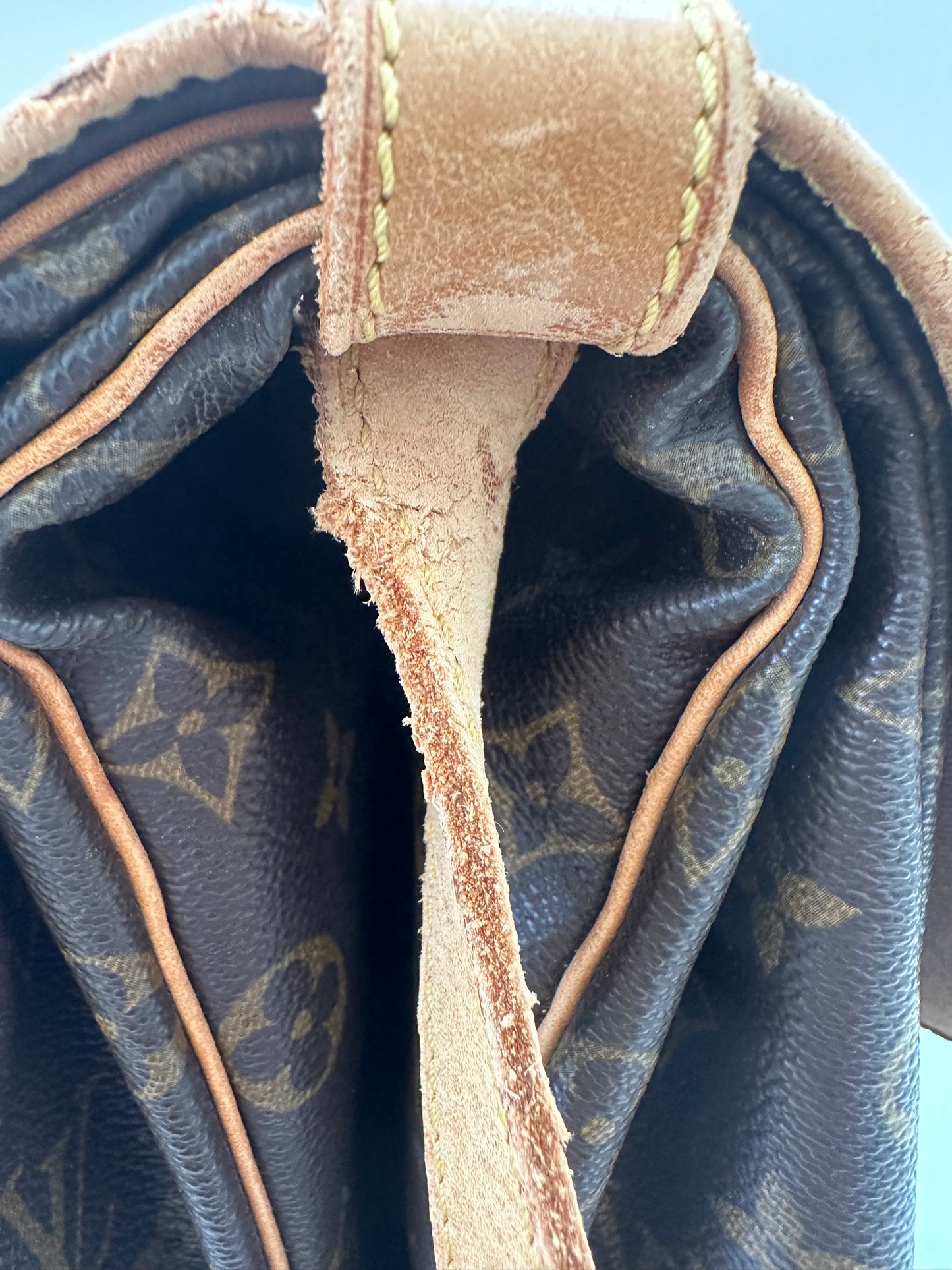 Louis Vuitton Saumur 43