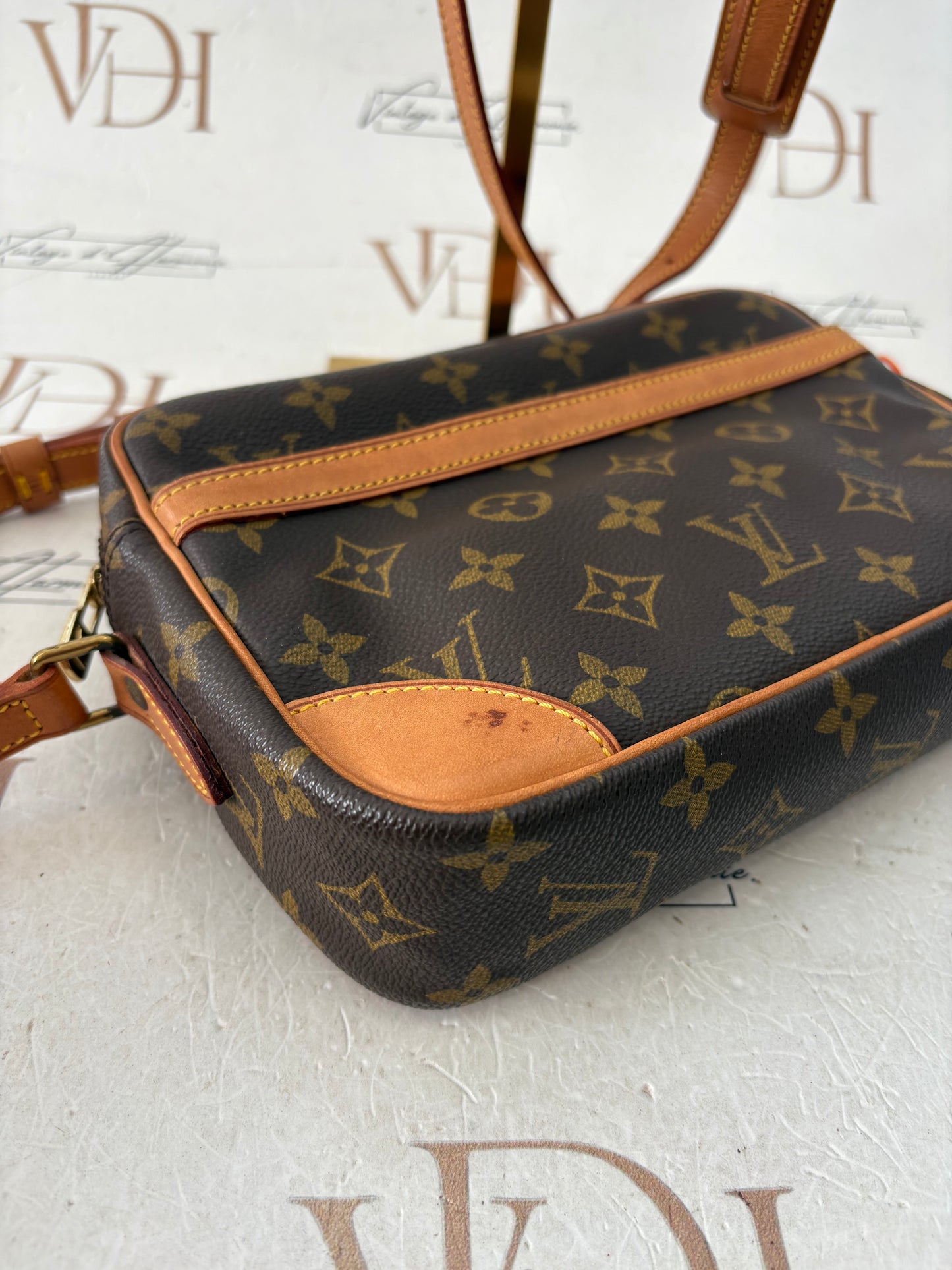 018267 - Louis Vuitton Trocadero 24