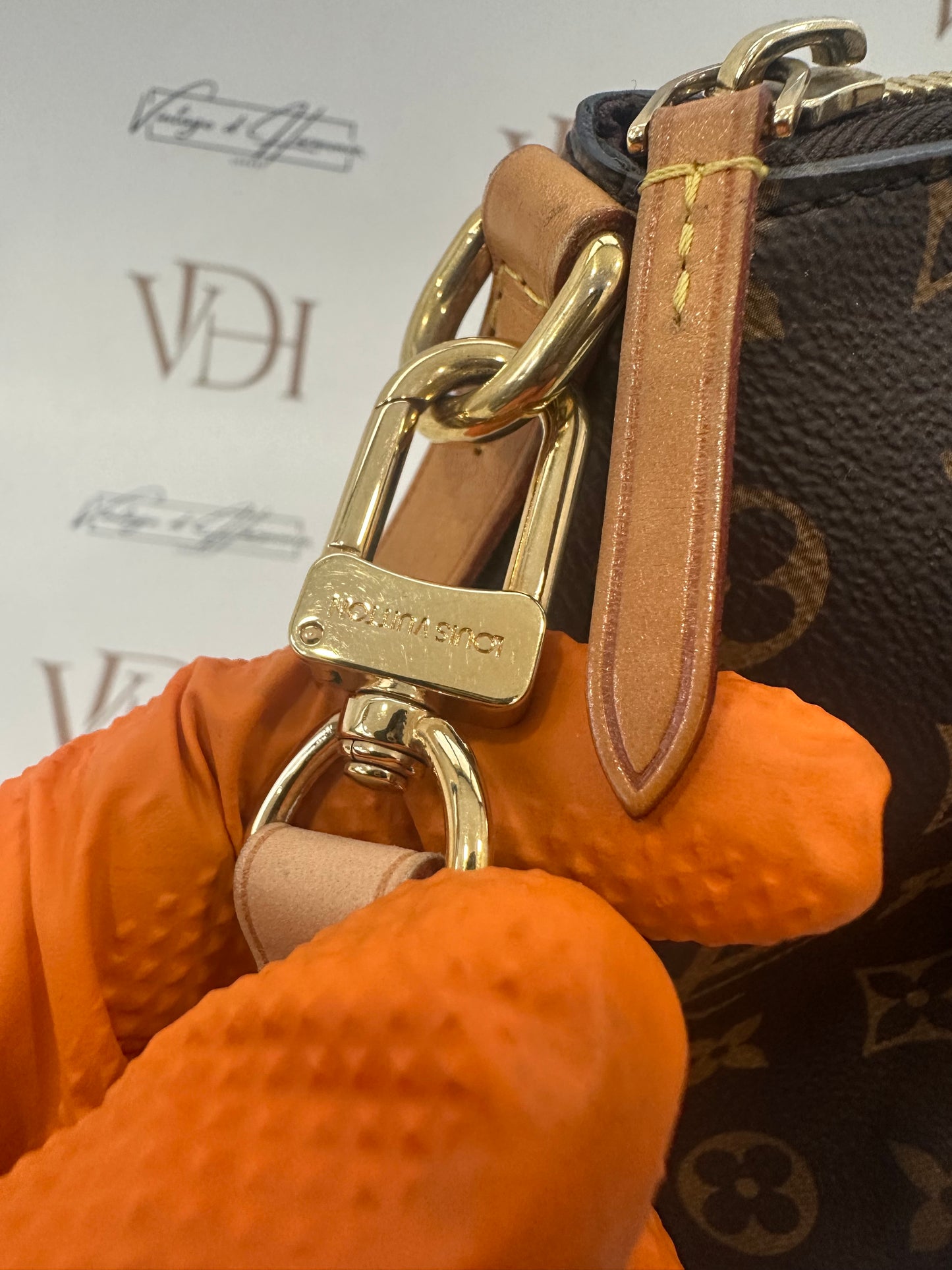 382760 - Louis Vuitton Turenne