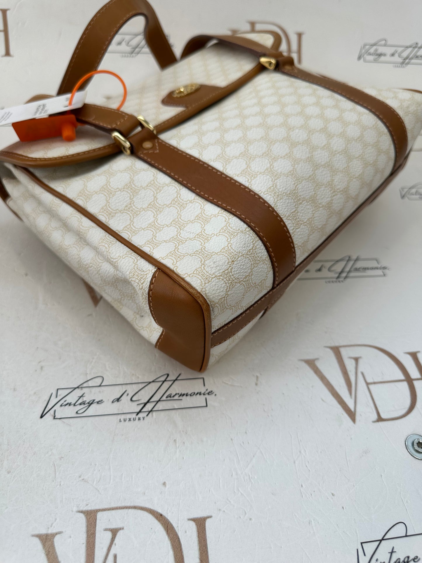 018081 - Céline White PVC