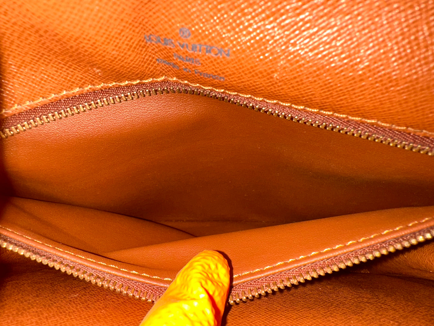016876 - Louis Vuitton Monceau 26