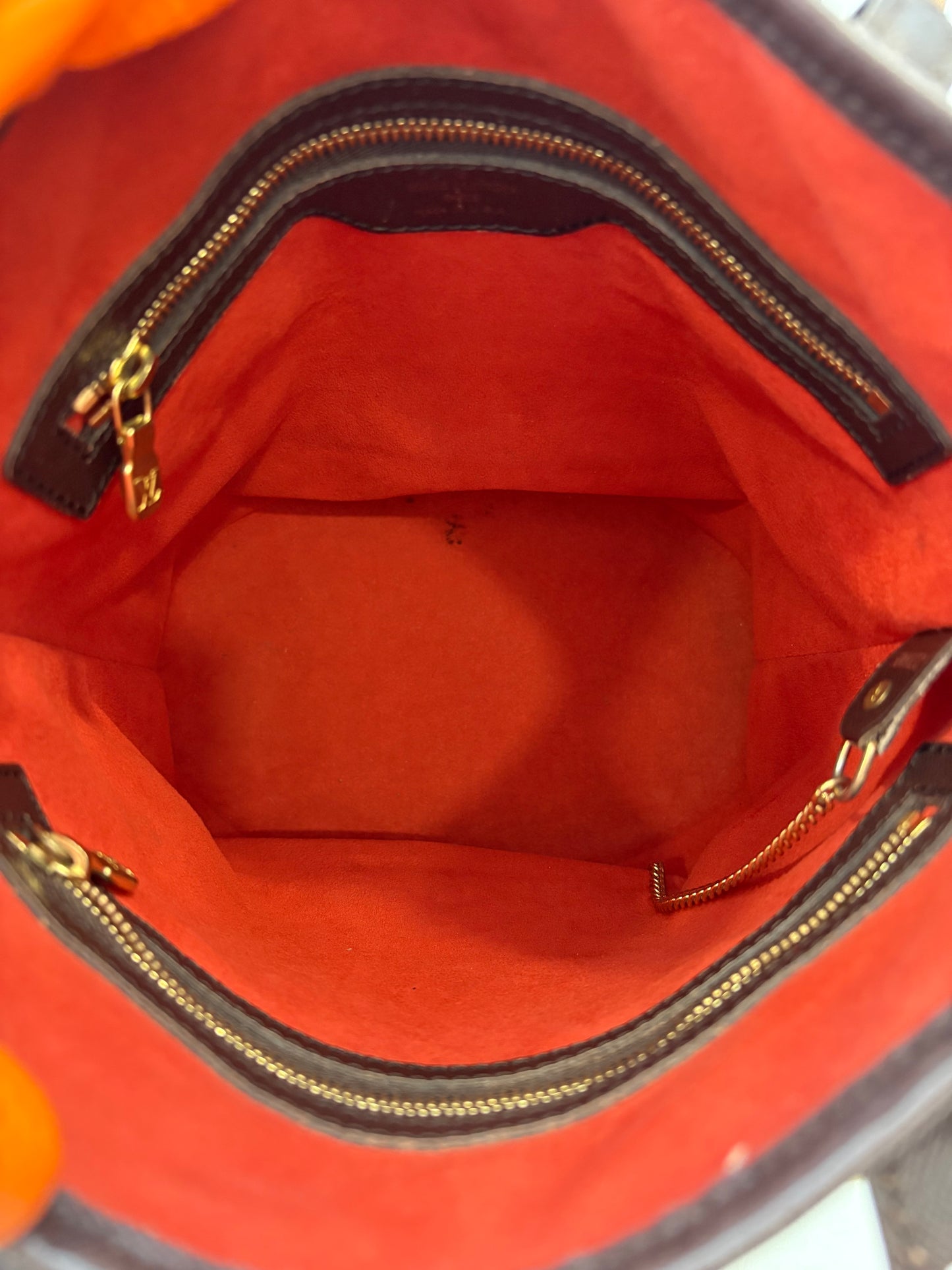 018058 - Louis Vuitton Marais