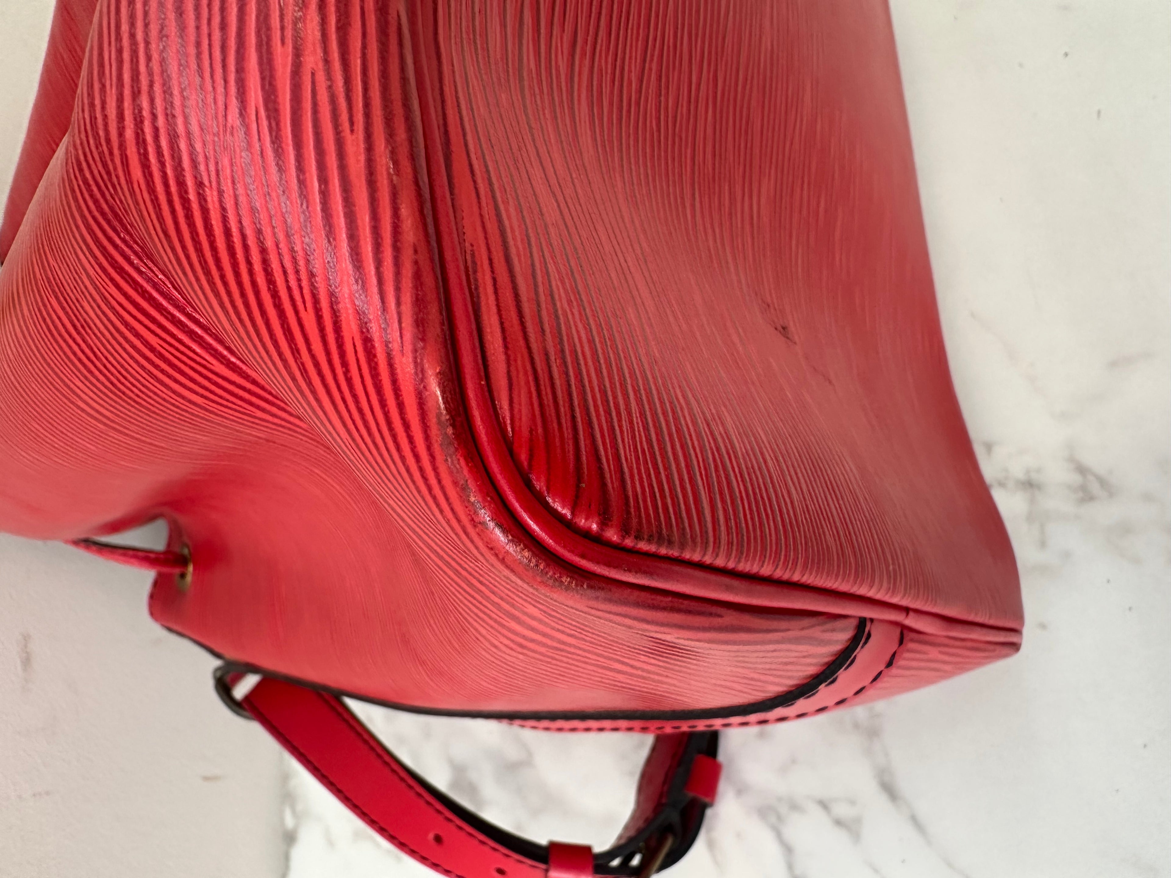 Louis Vuitton Noé Epi Red