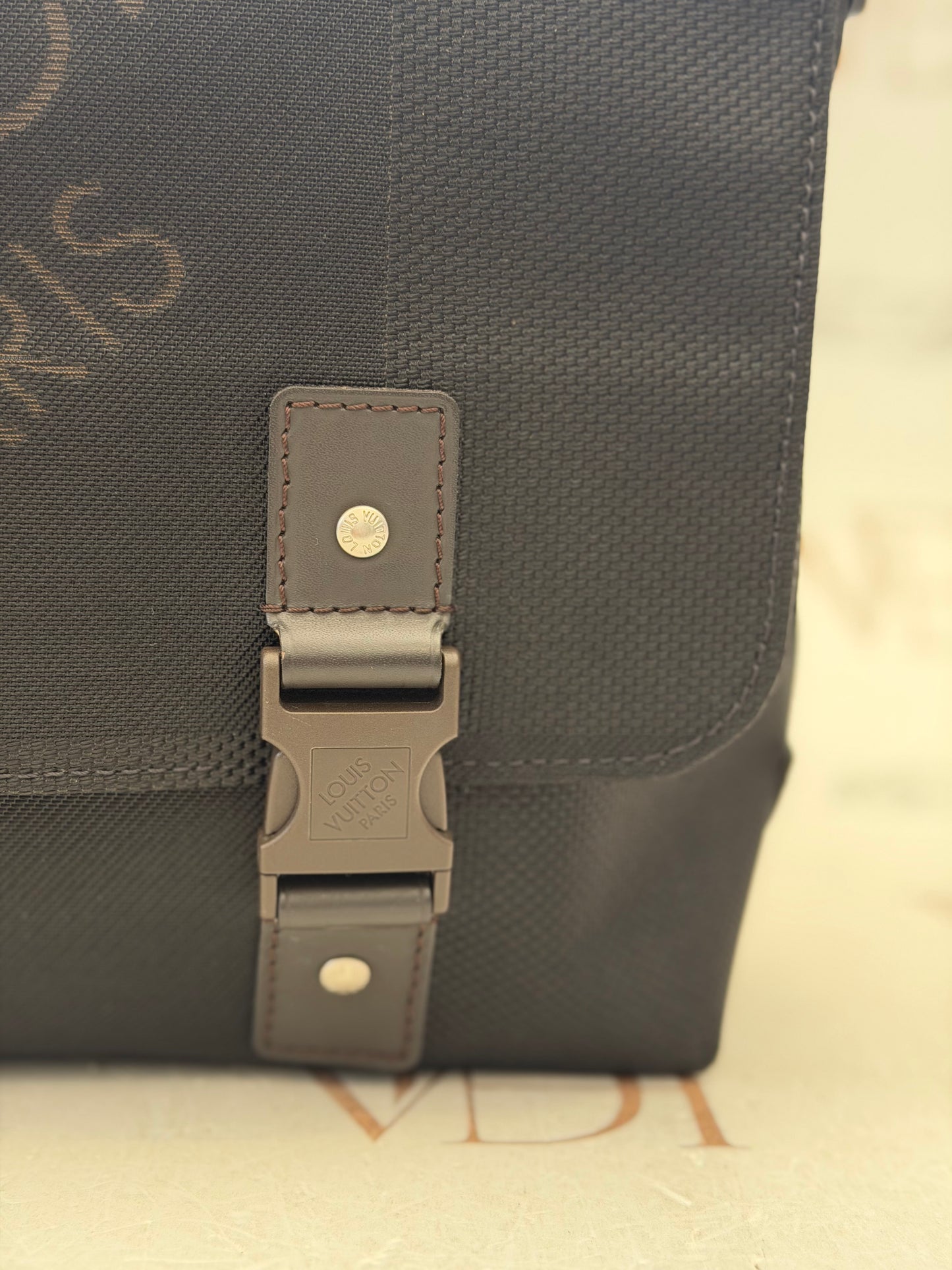 019004 - Louis Vuitton geant roux