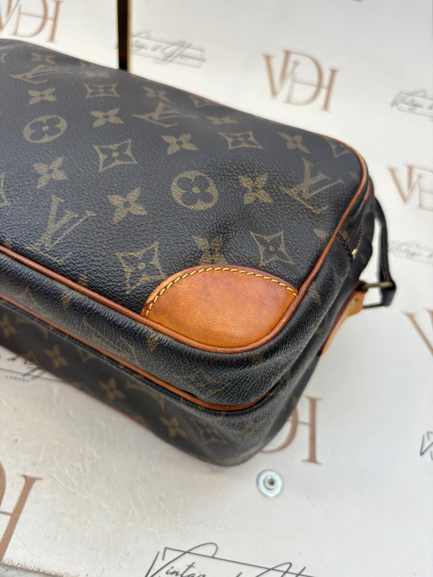 018197 - Louis Vuitton Nile