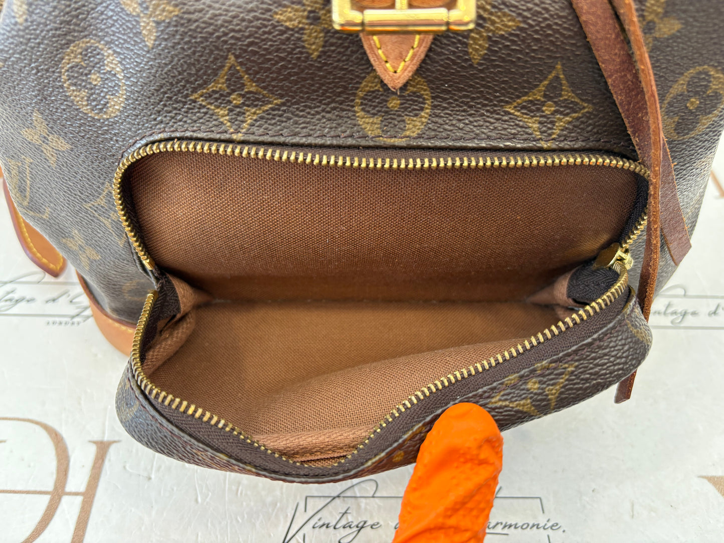 018897 - Louis Vuitton Montsouris MM