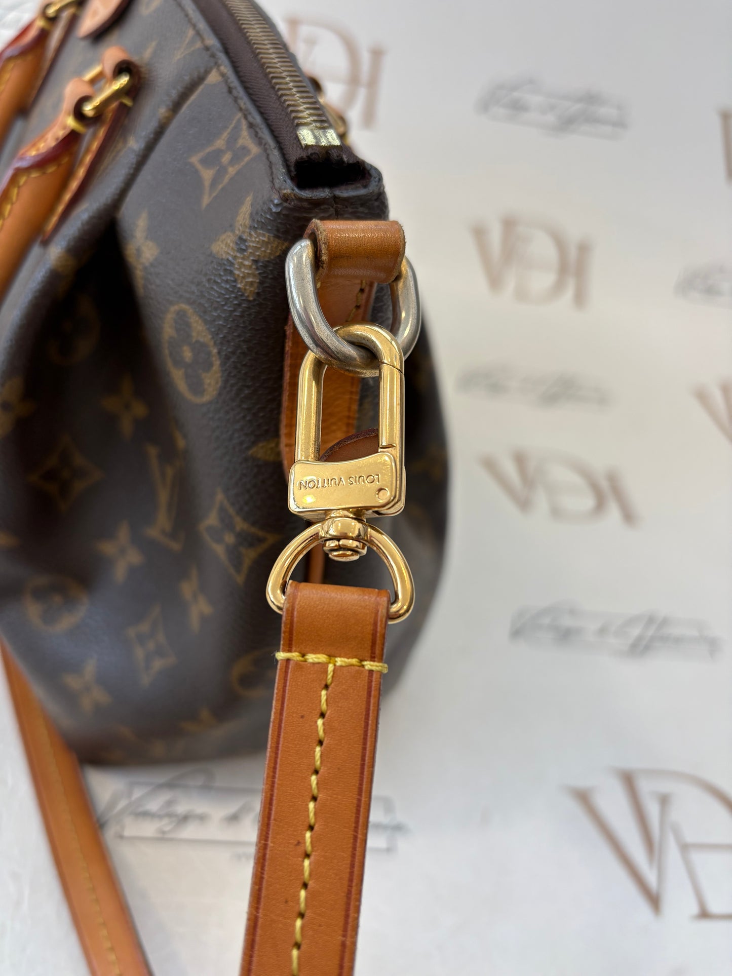 383820 - Louis Vuitton Turenne