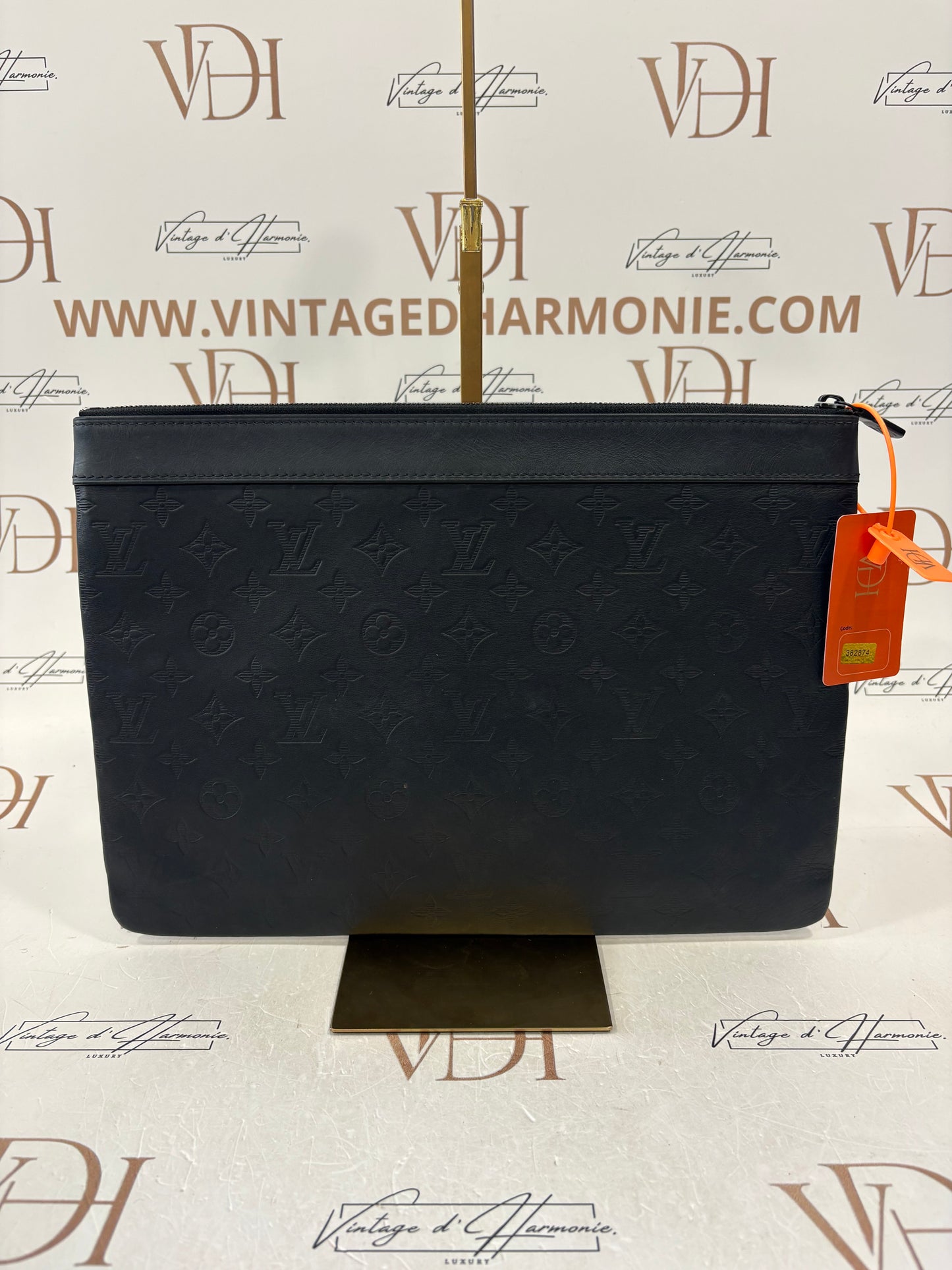 382874 - Louis Vuitton Discovery Pochette